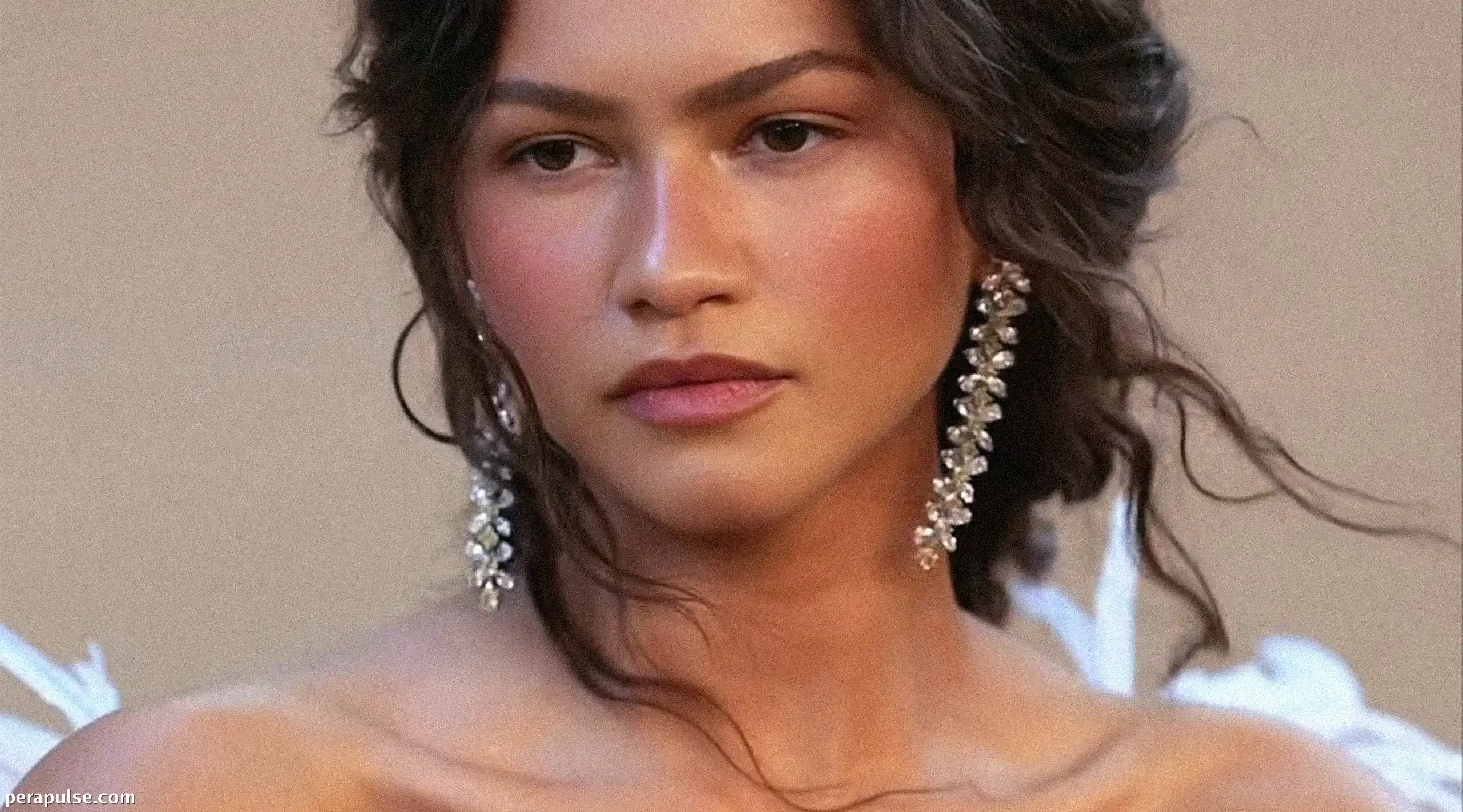 Achieve Zendaya's Sun-Kissed Makeup Look from The Odyssey