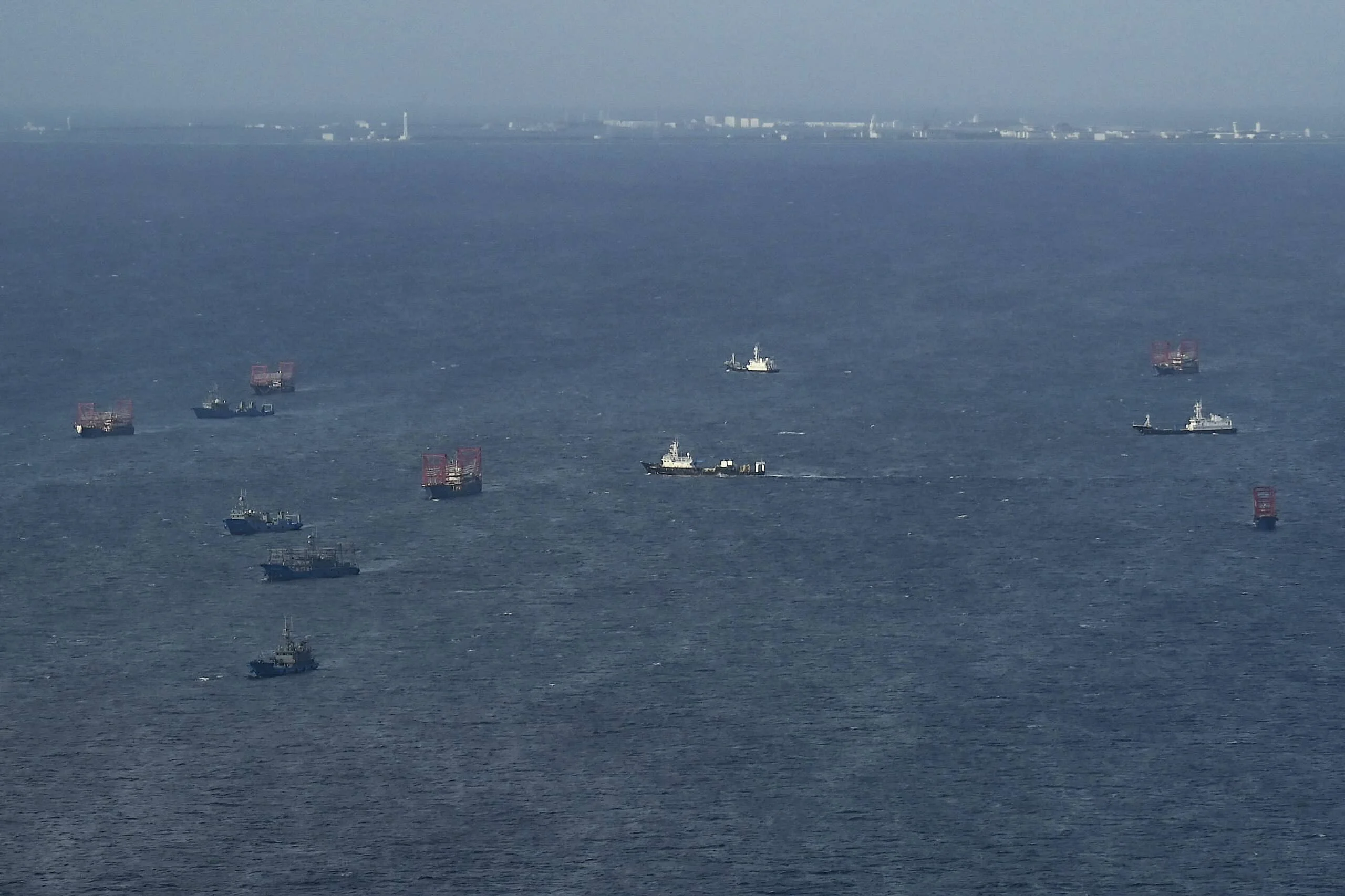 AFP Nagsubaybay ng 35 Bapor ng Tsina sa Kanlurang Dagat ng Pilipinas sa Gitna ng Tension