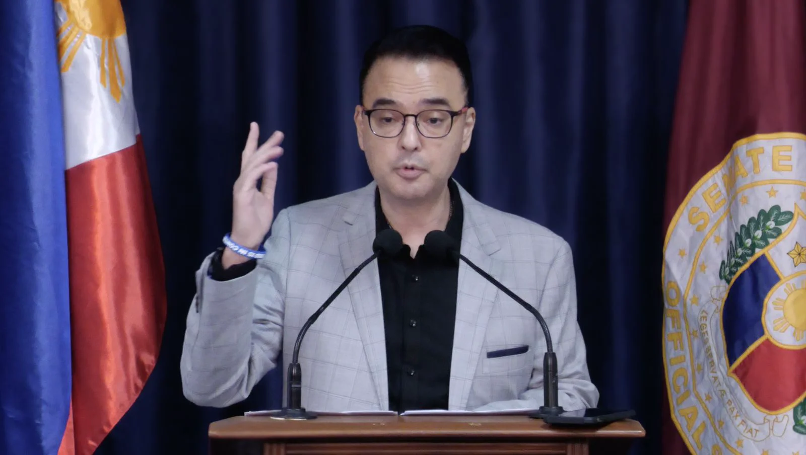 Si Alan Cayetano ay Naging Pangulo ng Senado sa Gitna ng mga Hamon sa Pamumuno