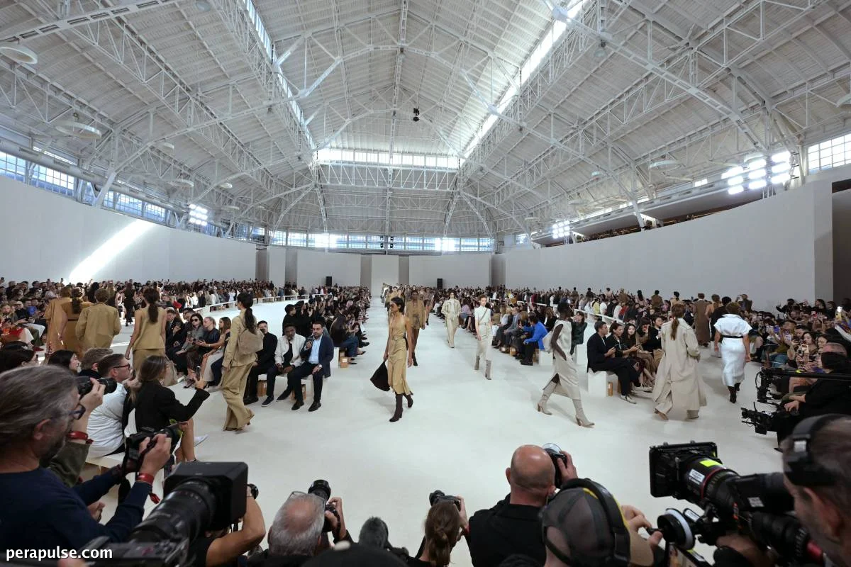 Alicia Keys, Gigi Hadid, at Jennifer Lopez Nagniningning sa Vogue World Milan