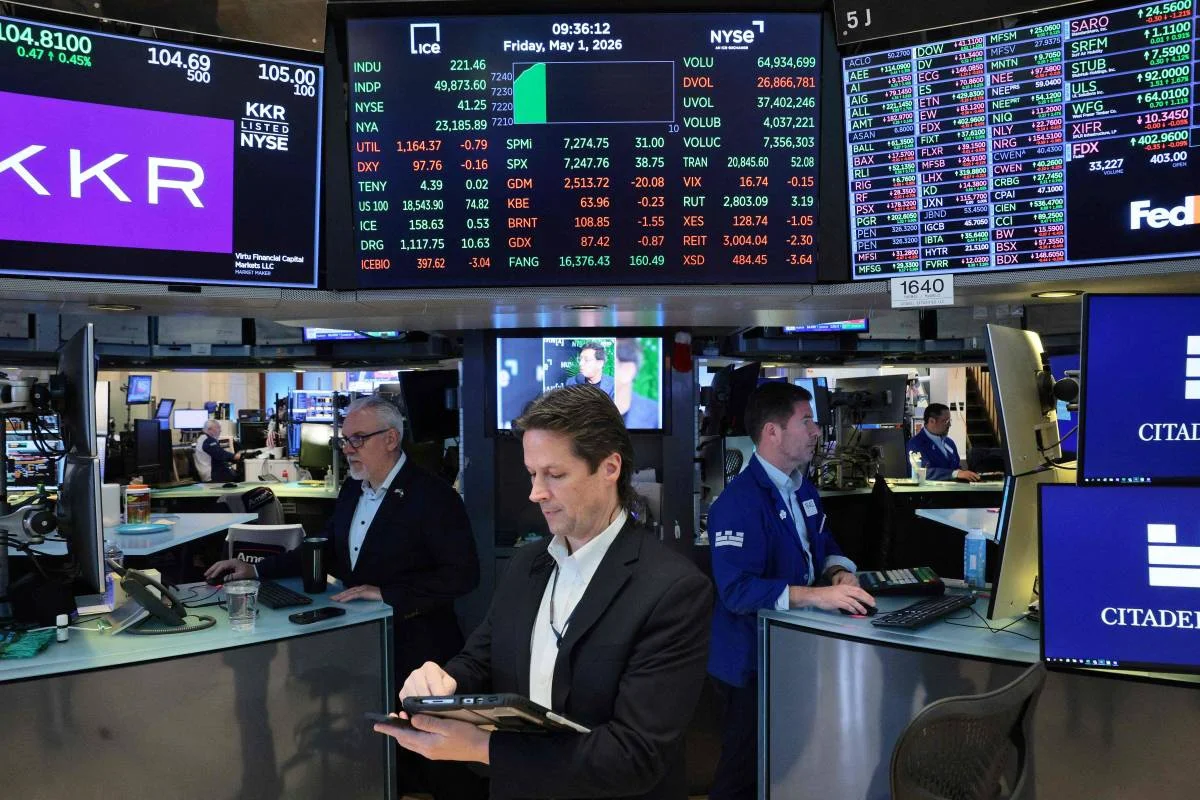 Pinapagana ng Apple ang mga Rekord sa Wall Street habang Bumababa ang mga Presyo ng Langis