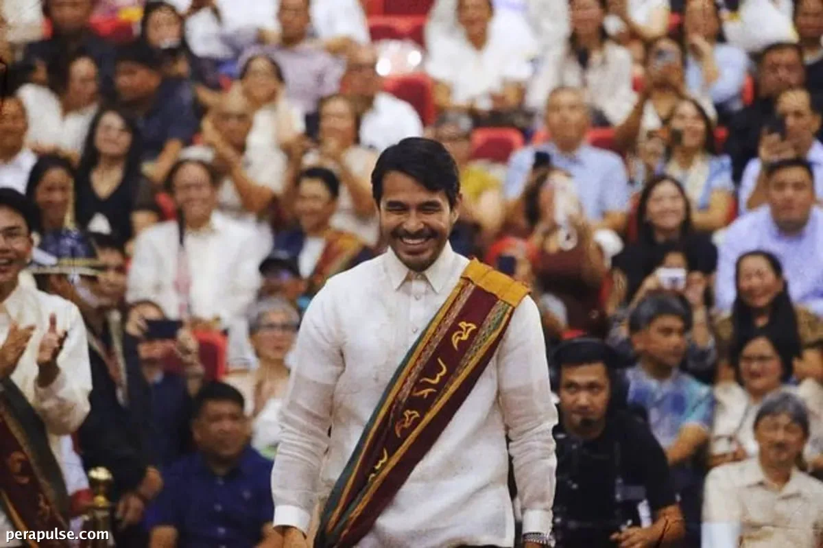 Hinimok ni Atom Araullo ang mga Nagtapos sa UP Baguio na Yakapin ang pagiging 'Mahiraap'