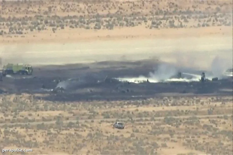 B-52 Bomber Bumagsak sa Paglipad mula sa Edwards Air Force Base sa California