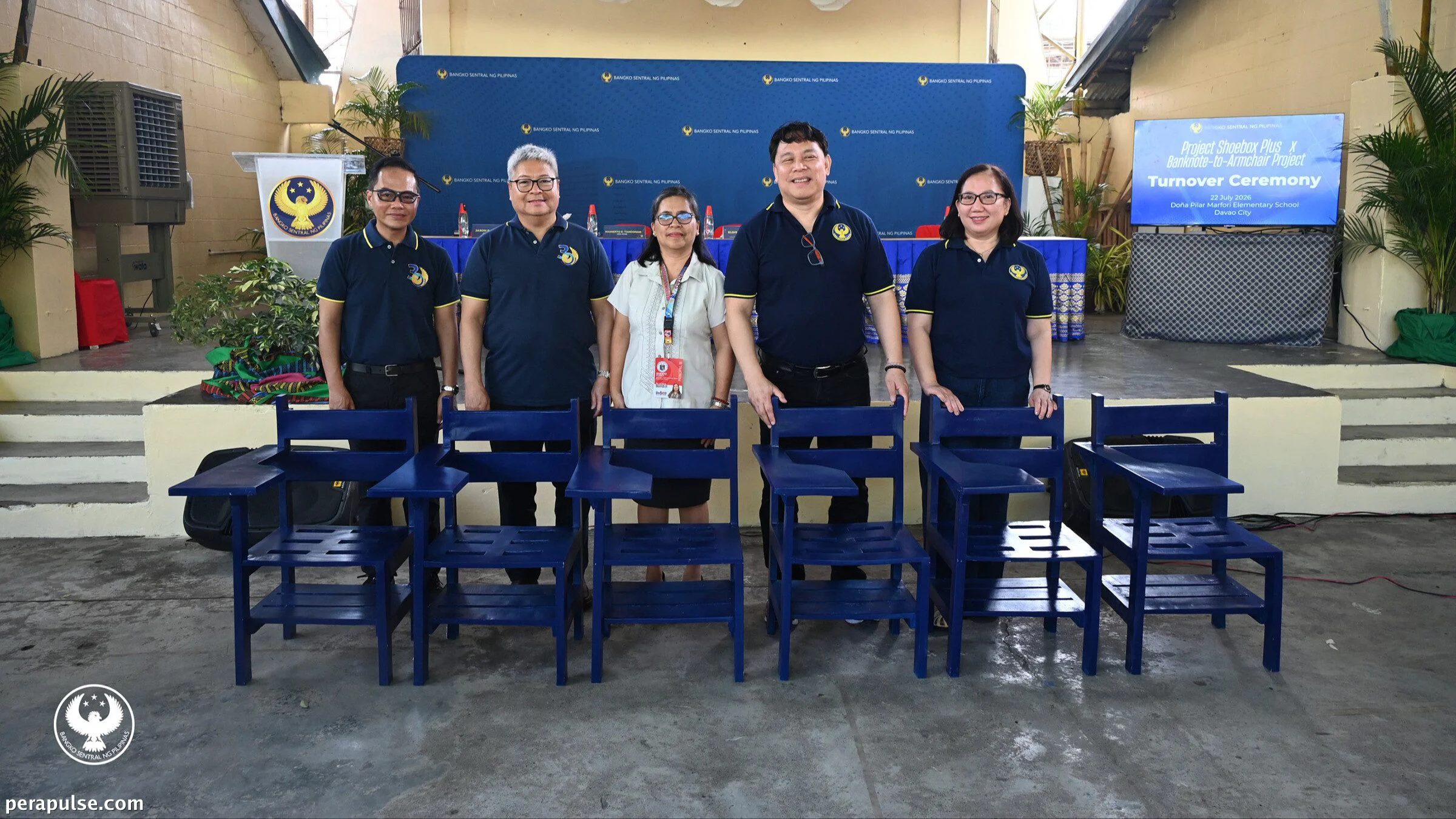 Binago ng Bangko Sentral ang Lumang Peso Bills sa mga Armchair sa Silid-Aralan sa Davao City