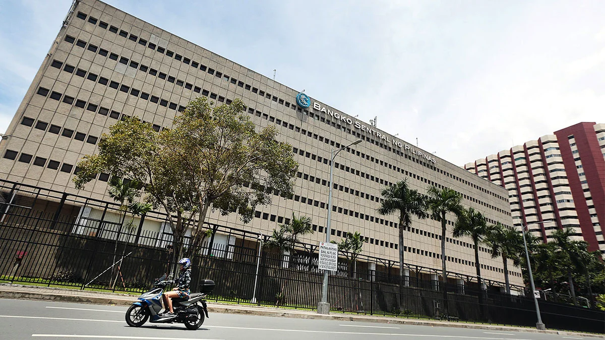Isinasaalang-alang ng BSP ang Off-Cycle Rate Hike sa Gitna ng Tumataas na Inflation