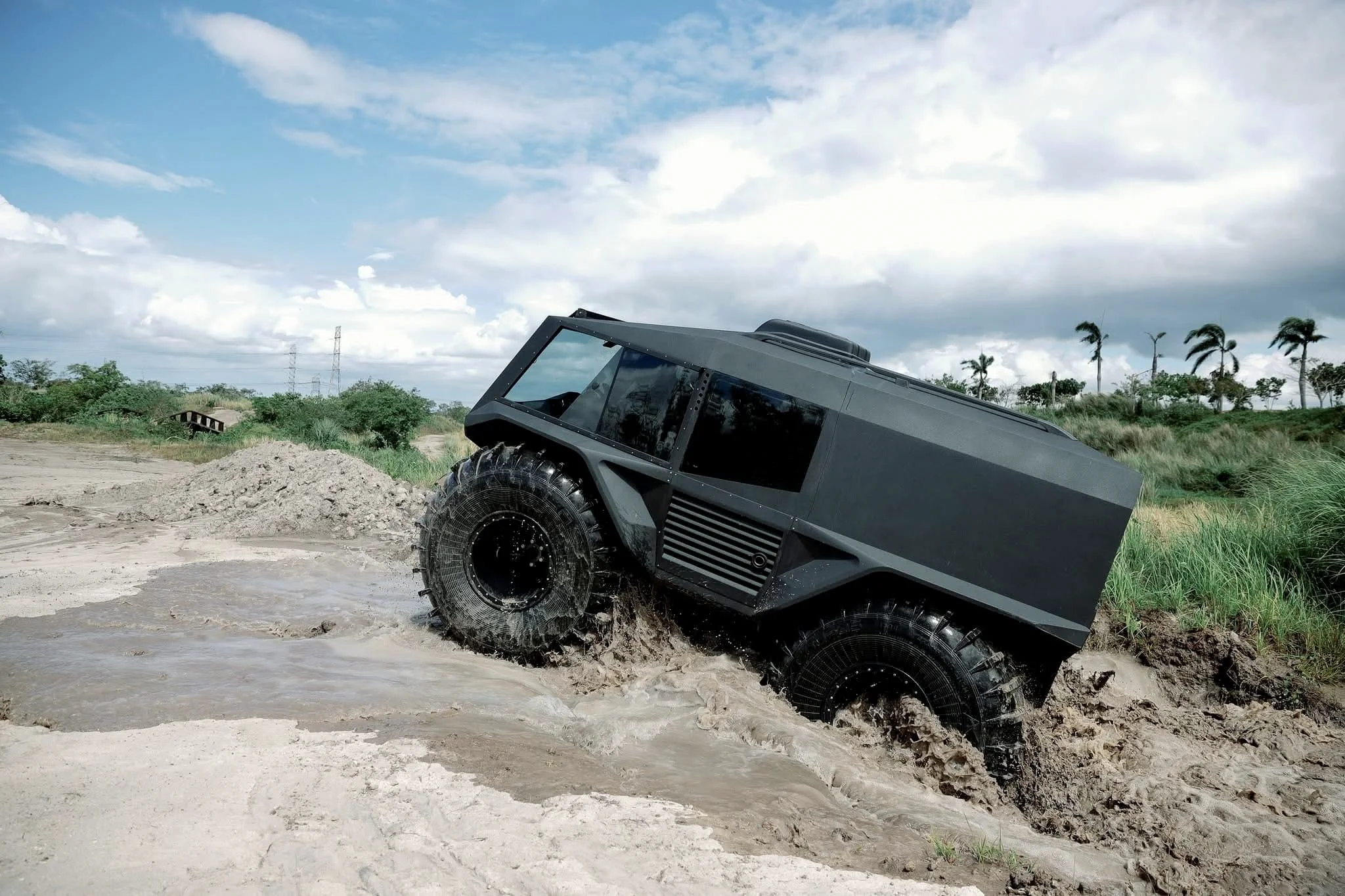 Pinalakas ng Camarines Sur ang Tugon sa Sakuna sa Pamamagitan ng Bagong Amphibious Vehicle