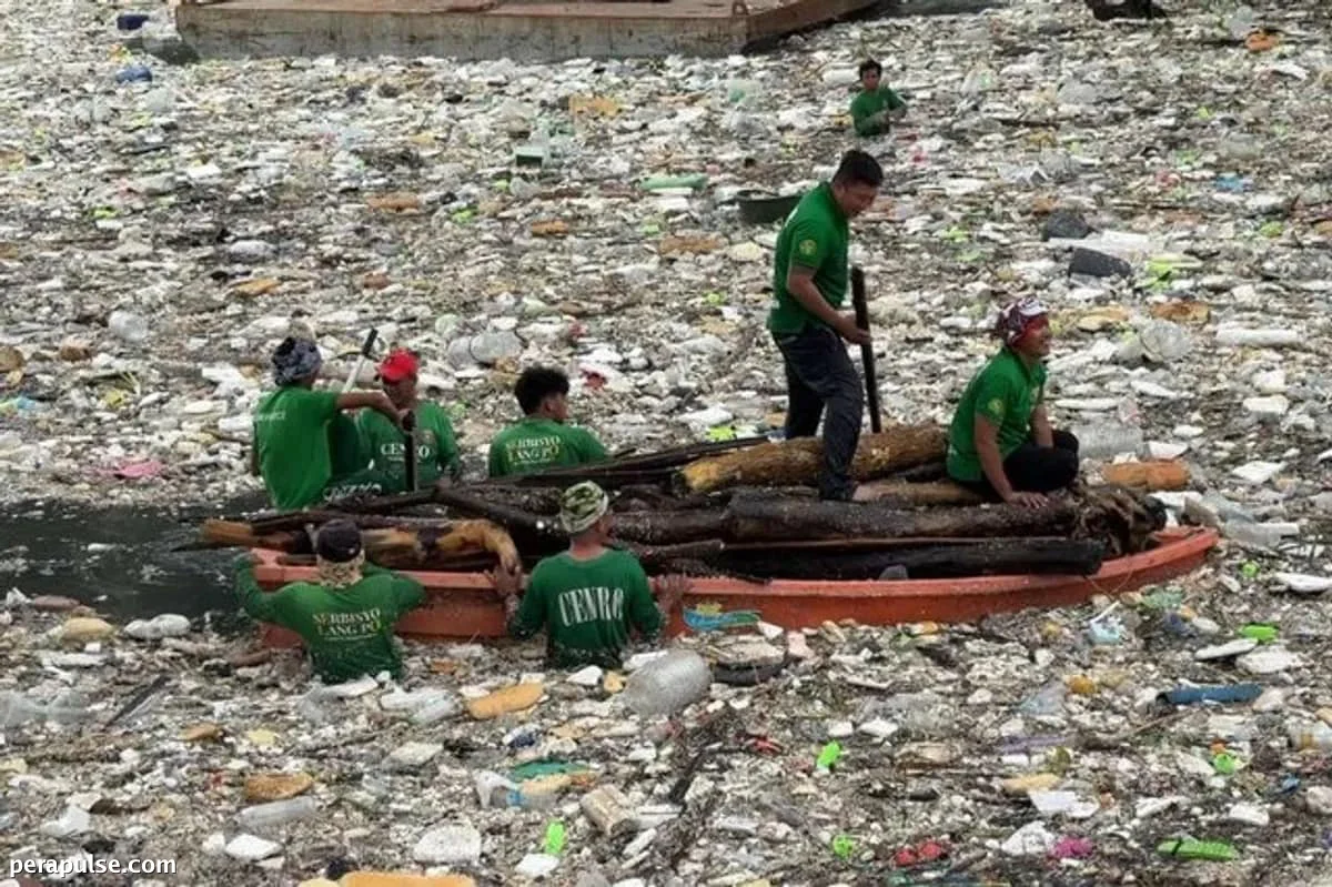 Cleanup Efforts Ramp Up Amid Garbage Crisis in Parañaque's Redemptorist Channel