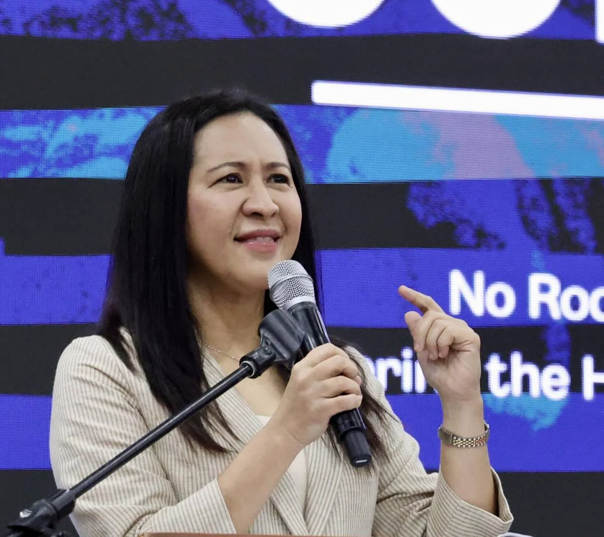 Grupo ng mga Mamimili Nagbabala Laban sa Bawal na Social Media para sa mga Minors