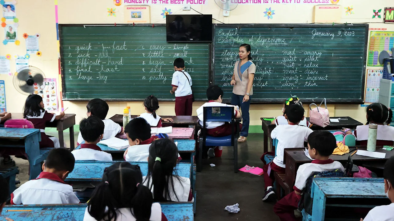 Labindalawang Cebuano ang Nasa Nangungunang Guro sa Licensure Exam