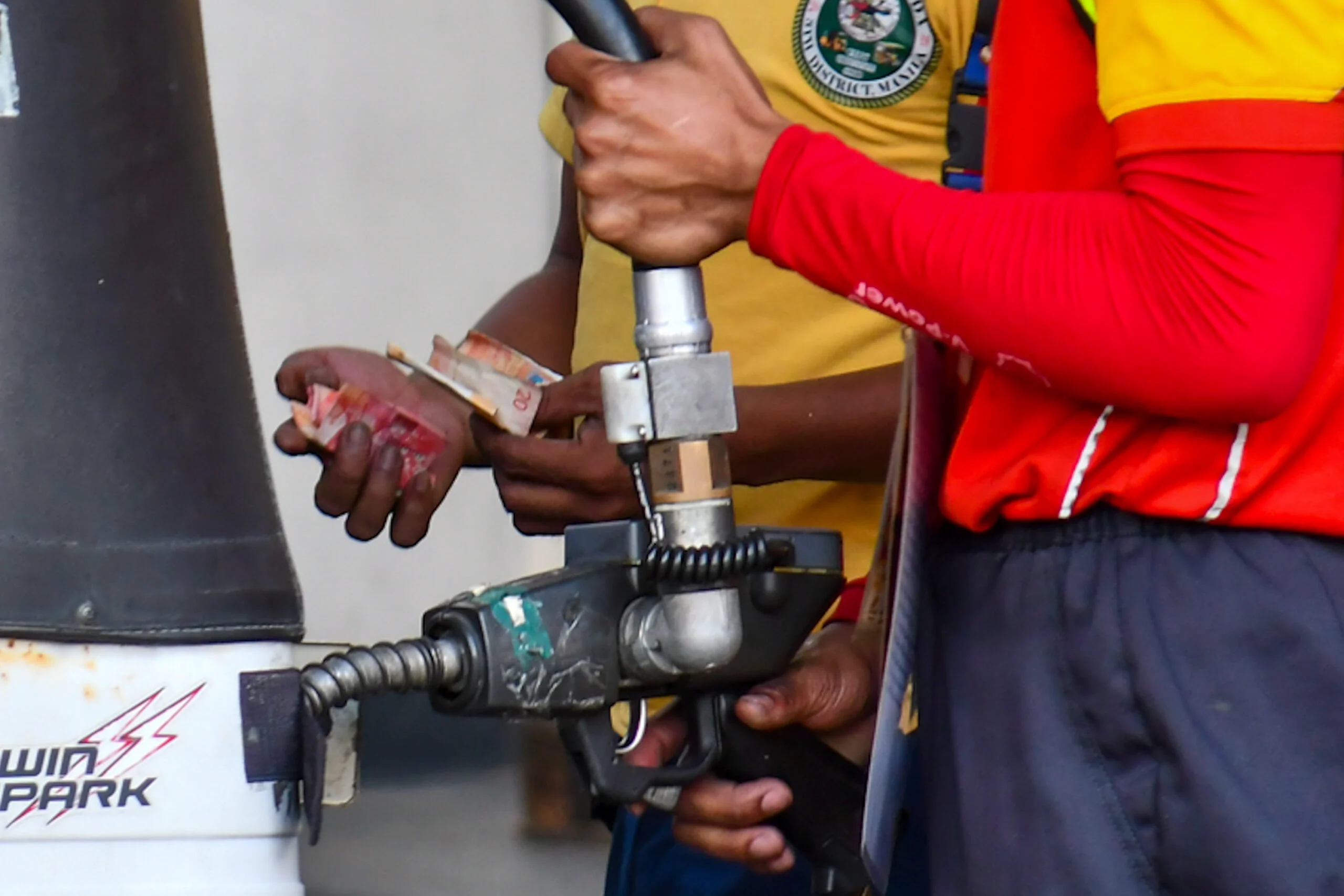 Magbabago ang Presyo ng Langis: Bawas sa Diesel at Taas sa Gasolina sa Mayo 12