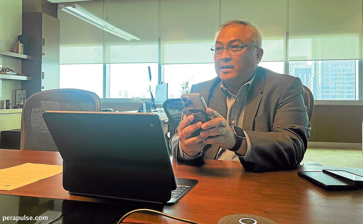 Globe CEO Carl Cruz Advocates 'Productive Paranoia' Amid Competitive Industry