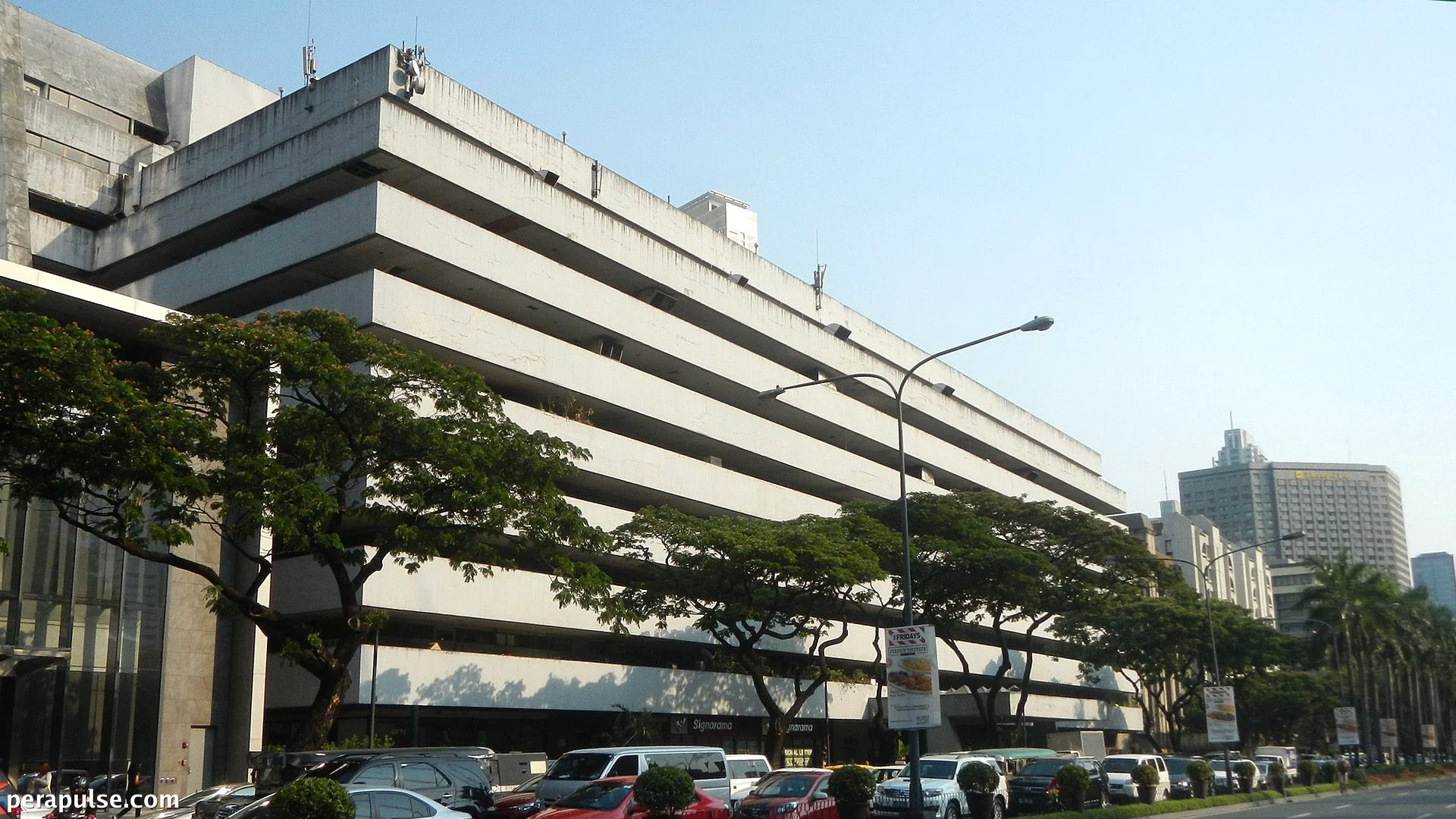 Ibinebenta ng Gobyerno ang Idle na Atrium ng Makati Units para sa P1 Bilyon