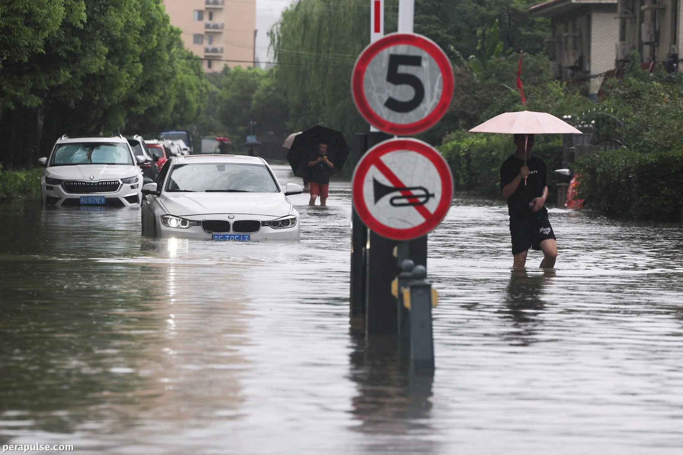 Heavy Rain Hits Beijing as Typhoon Dolphin Affects China