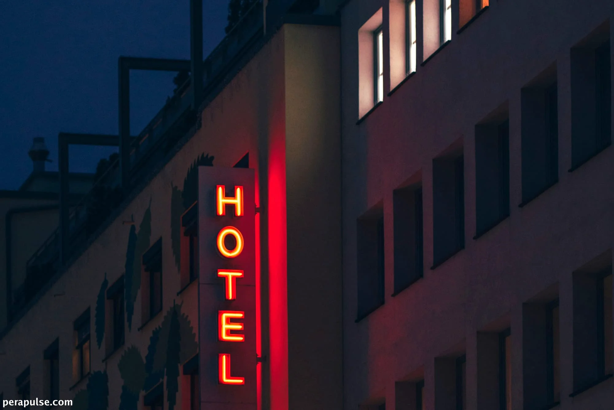 Hotels Adapt as AI Models Transform Travel Searches
