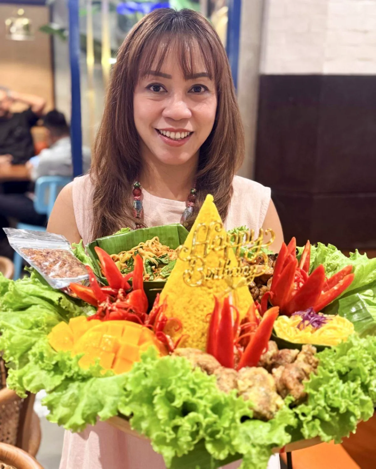 Indri Akyol Nagdiwang ng Kanyang Kaarawan kasama ang mga Beautiful Soul Sisters sa Maynila