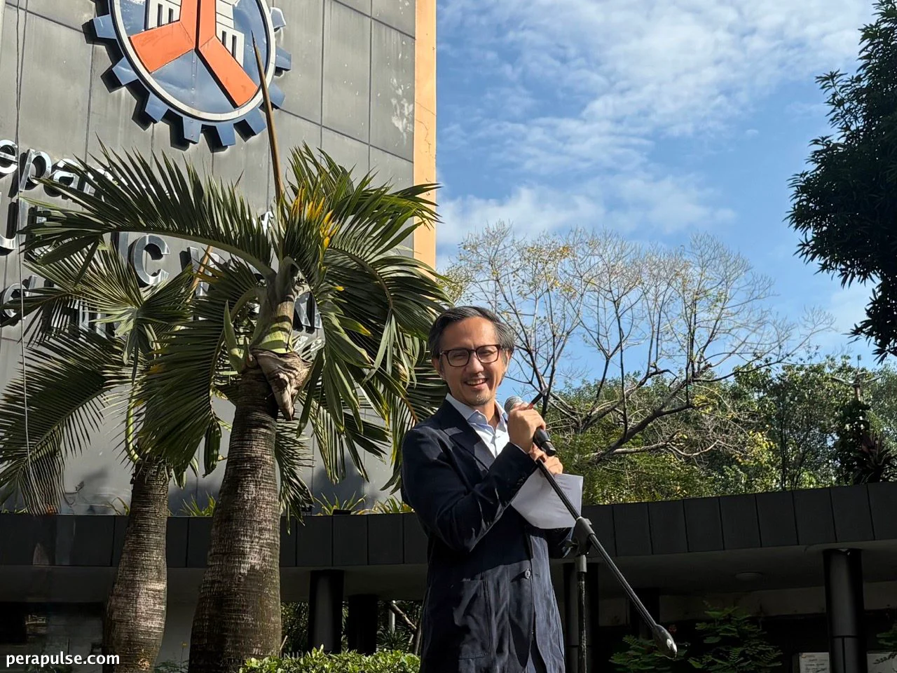 Nananatili pa bang Nangunguna si Vince Dizon sa DPWH sa Gitna ng mga Tanong sa Pagkatalaga?