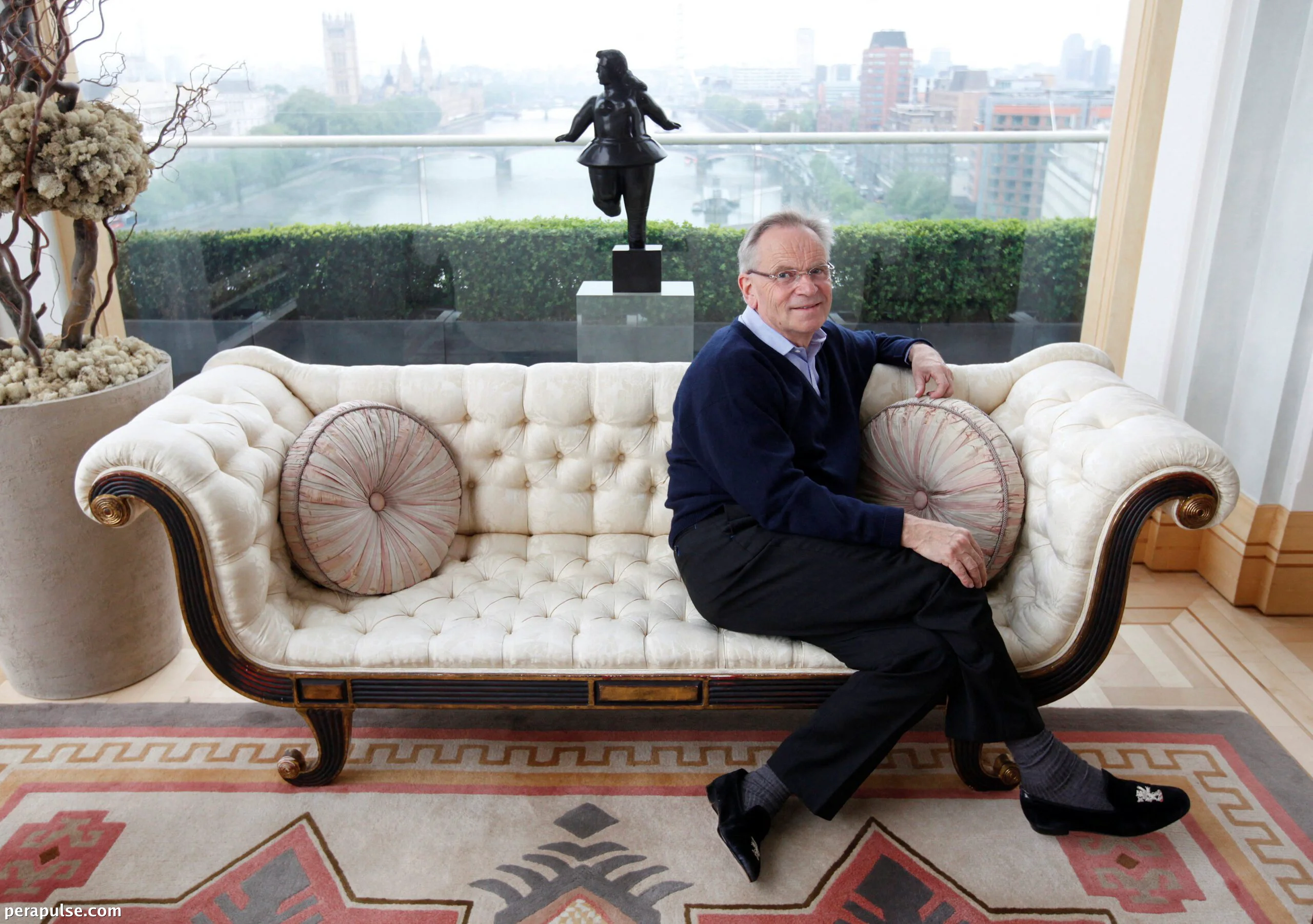 Si Jeffrey Archer, Kilalang Manunulat at Politiko ng UK, Pumanaw Bago ang Huling Paglabas