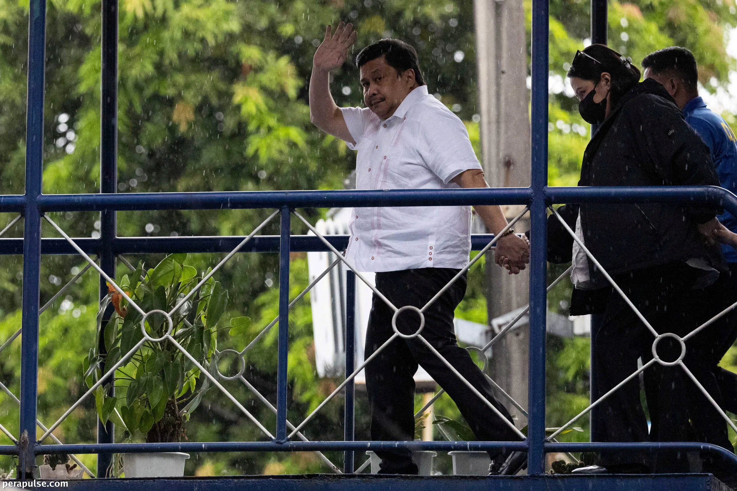 Jinggoy Estrada Sumuko sa CIDG Kasunod ng mga Kasong Korapsyon