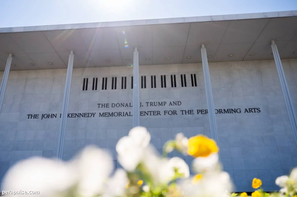 Dapat Alisin ng Kennedy Center ang Pangalan ni Trump Matapos ang Desisyon ng Hukuman