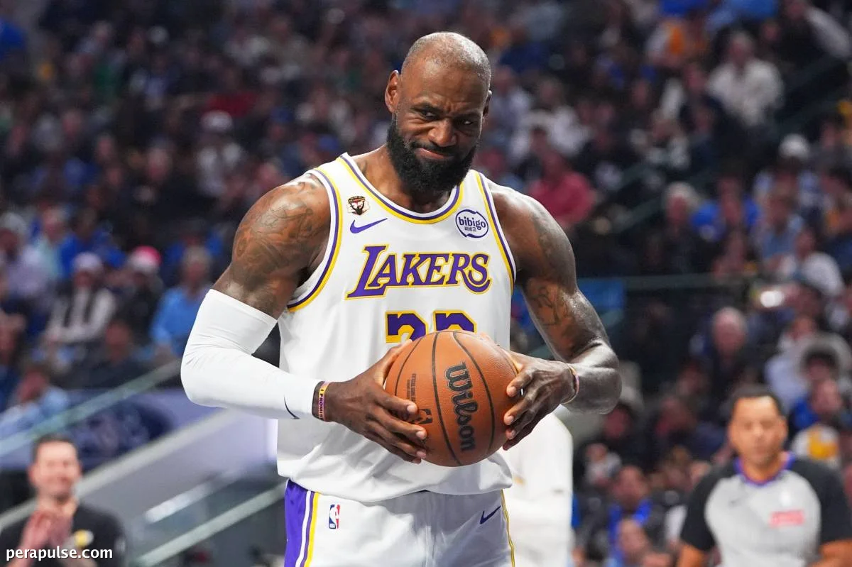 'King' James Keeps NBA Fans Guessing on His Next Team