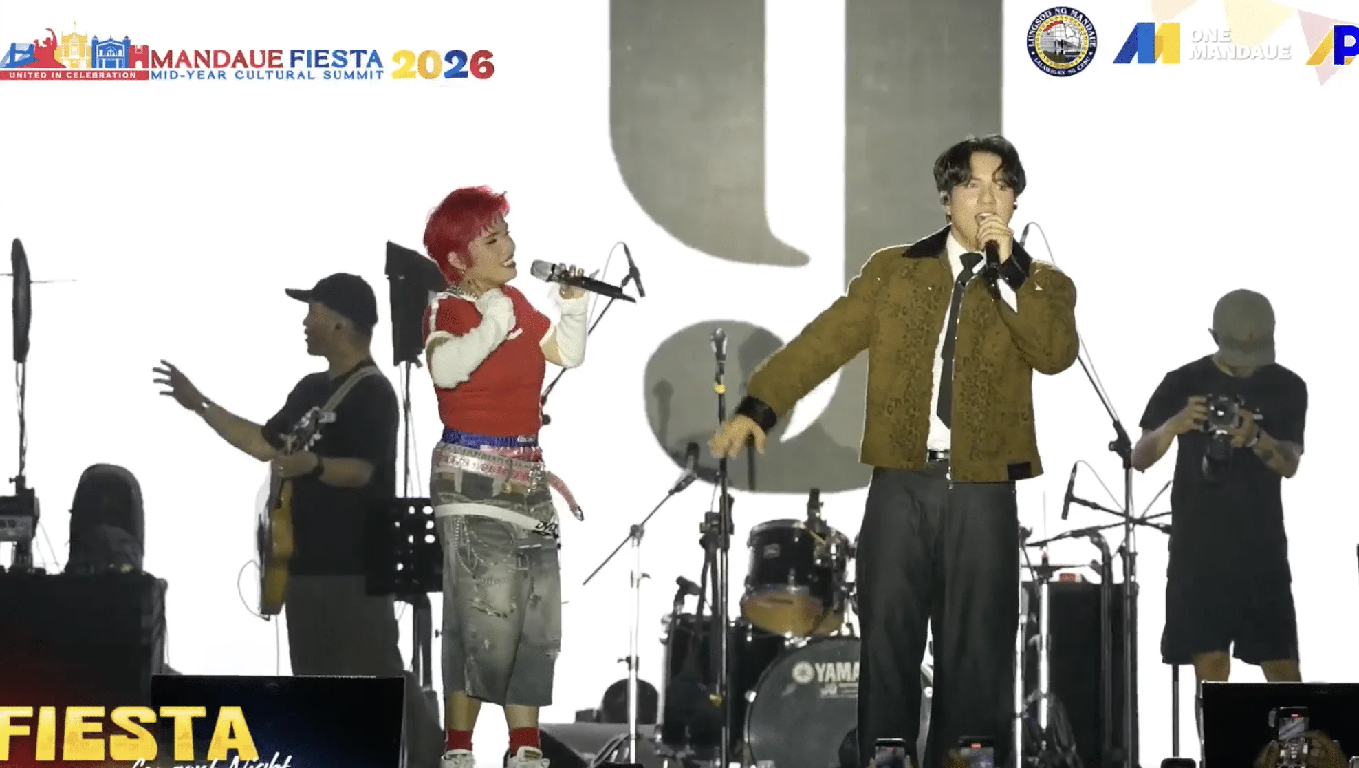 KZ Tandingan at TJ Monterde Nagniningning sa Mandaue Fiesta Crowd sa Kanilang mga Musical Performances