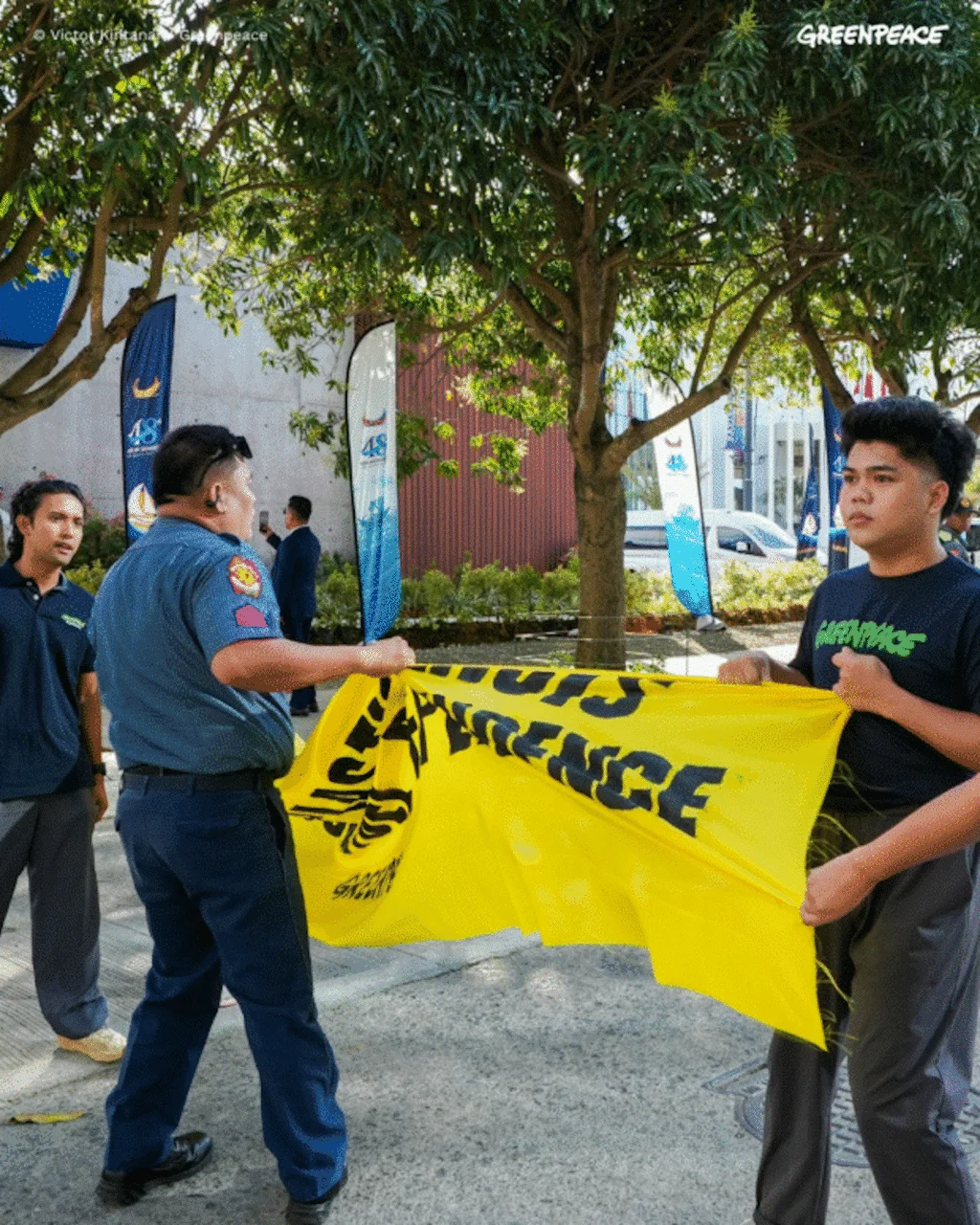 Pinasinungalingan ng Pulisya ng Lapu-Lapu ang Pag-aresto sa mga Aktibista ng Greenpeace sa Gitna ng Asean Summit