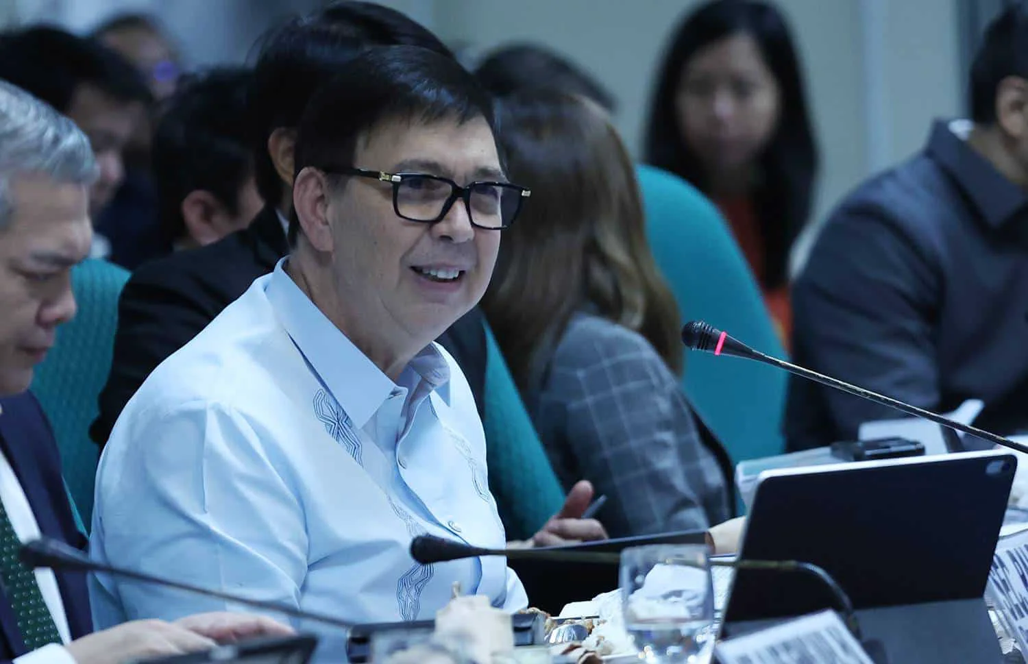Mga Mambabatas Nanindigan Laban sa Mga Panawagan para sa Resignasyon ni Recto sa Gitna ng Kontrobersiya ng PhilHealth