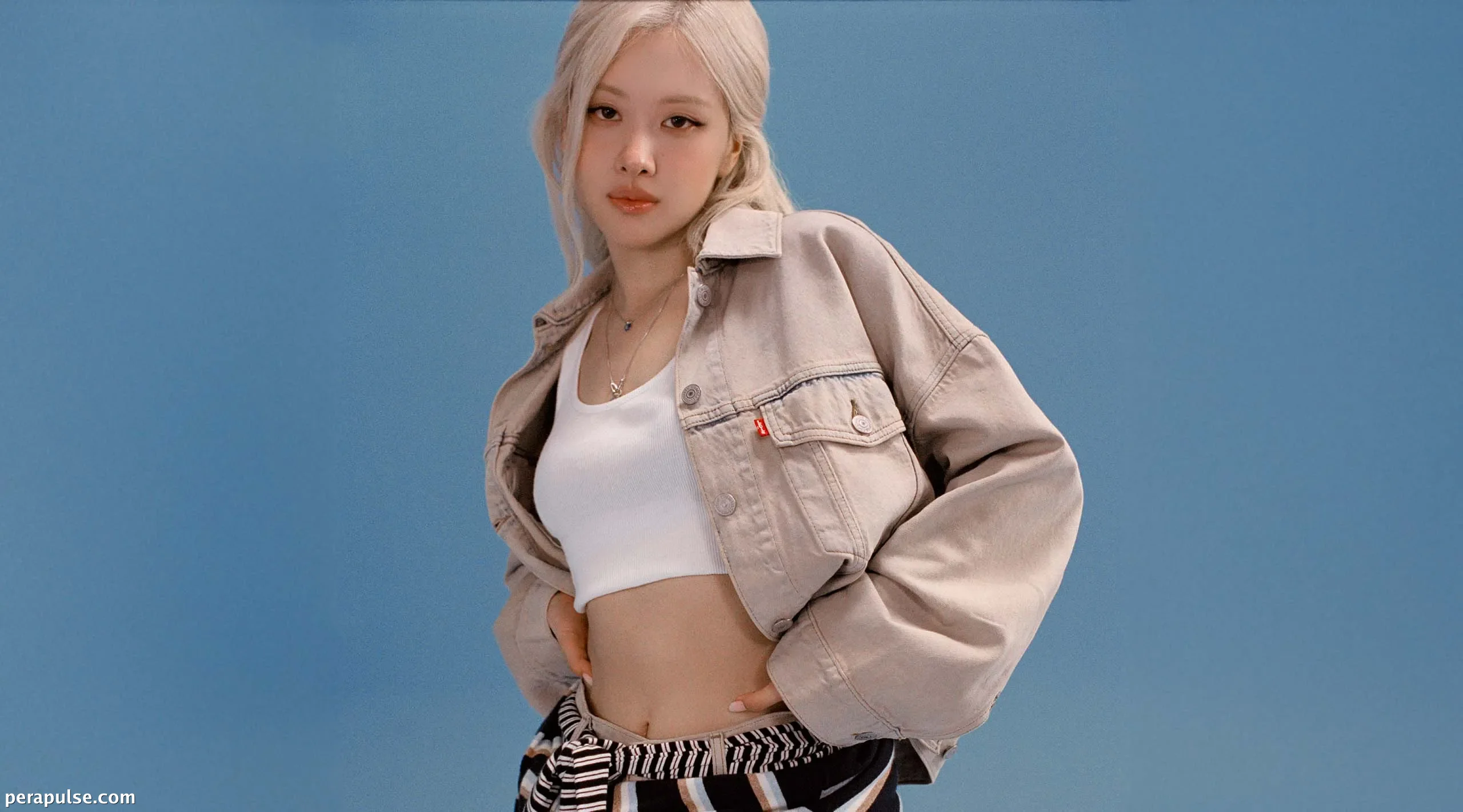 Levi’s® Panatilihin itong Cool: ROSÉ at SGA Ipinapakita ang Maluwag na Estilo