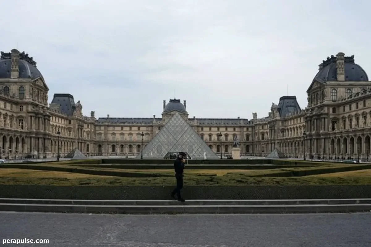 Nagbigay ng Agarang Babala ang Direktor ng Louvre Hinggil sa Renovasyon upang Maiwasan ang Pagsasara