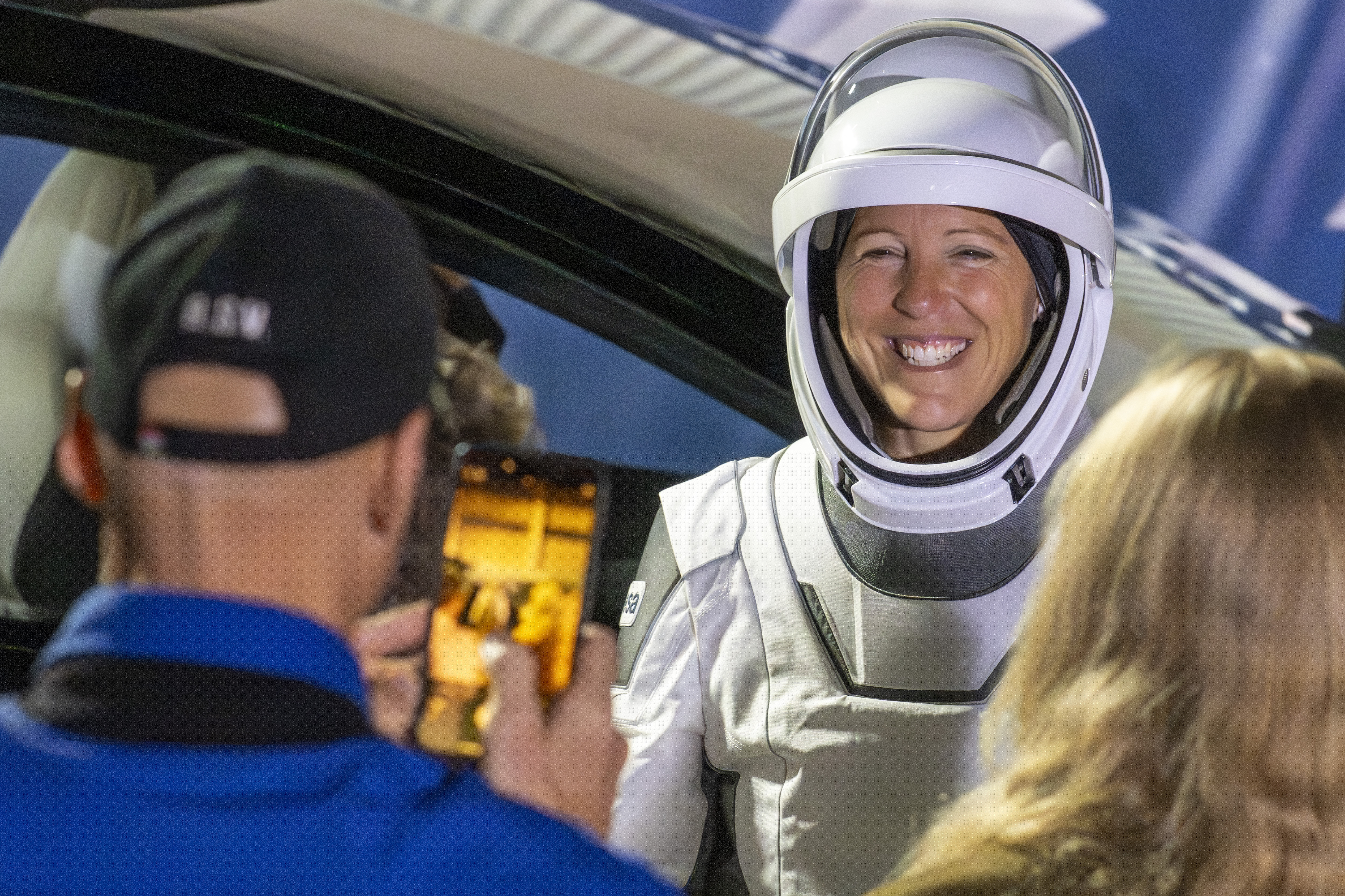 Ipinagdiwang ni Macron ang Makasaysayang Spacewalk ng Pranses na Astronaut na si Sophie Adenot