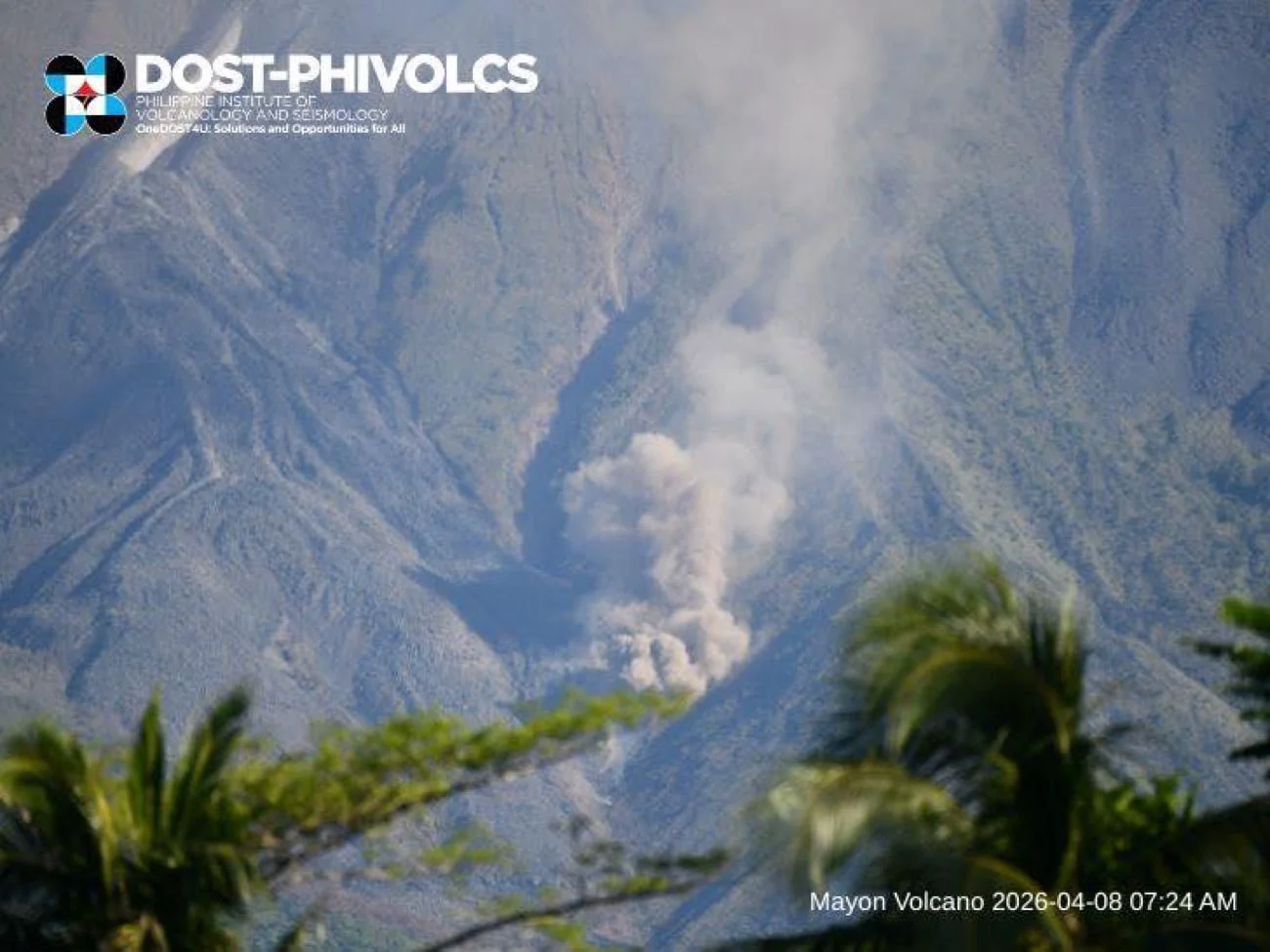 Pinangunahan ni Marcos ang mga Ahensya upang Tumulong sa mga Komunidad na Naapektuhan ng Ashfall ng Mayon