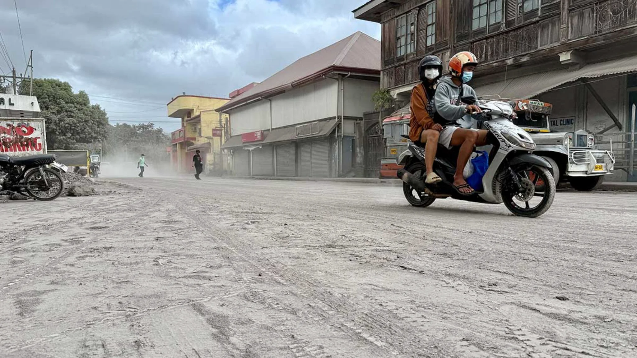 Pinangunahan ni Marcos ang Buong Tugon ng Gobyerno sa Gitna ng Eruption ng Bulkang Mayon