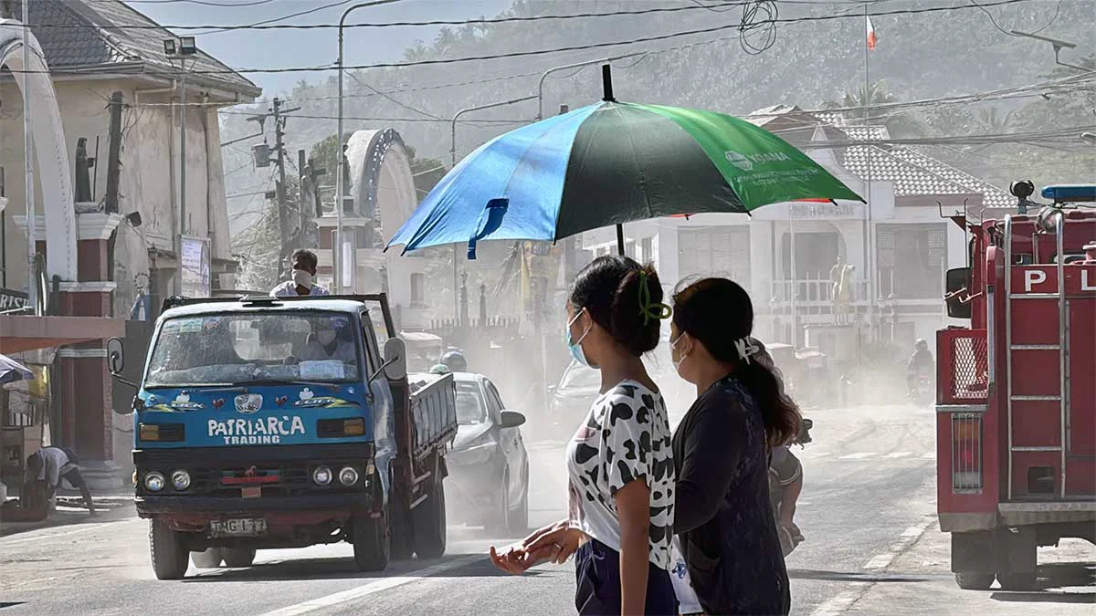 Pagbagsak ng Abó mula sa Bulkang Mayon, Nakakaapekto sa Mahigit 91,000 sa Albay