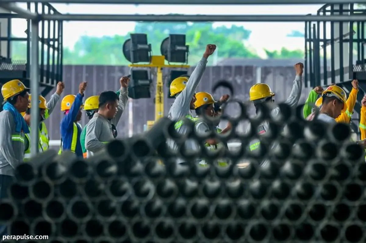 Mga Manggagawa sa Metro Manila Nakatakdang Tumanggap ng P85 Taas-Sahod, Sabi ng Kalihim ng Paggawa