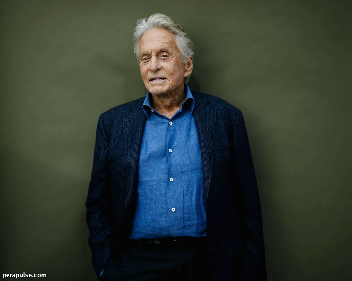 Michael Douglas Nagmumuni Tungkol sa 'Immortalidad' at ang Kanyang Pamana sa Bagong Memoir