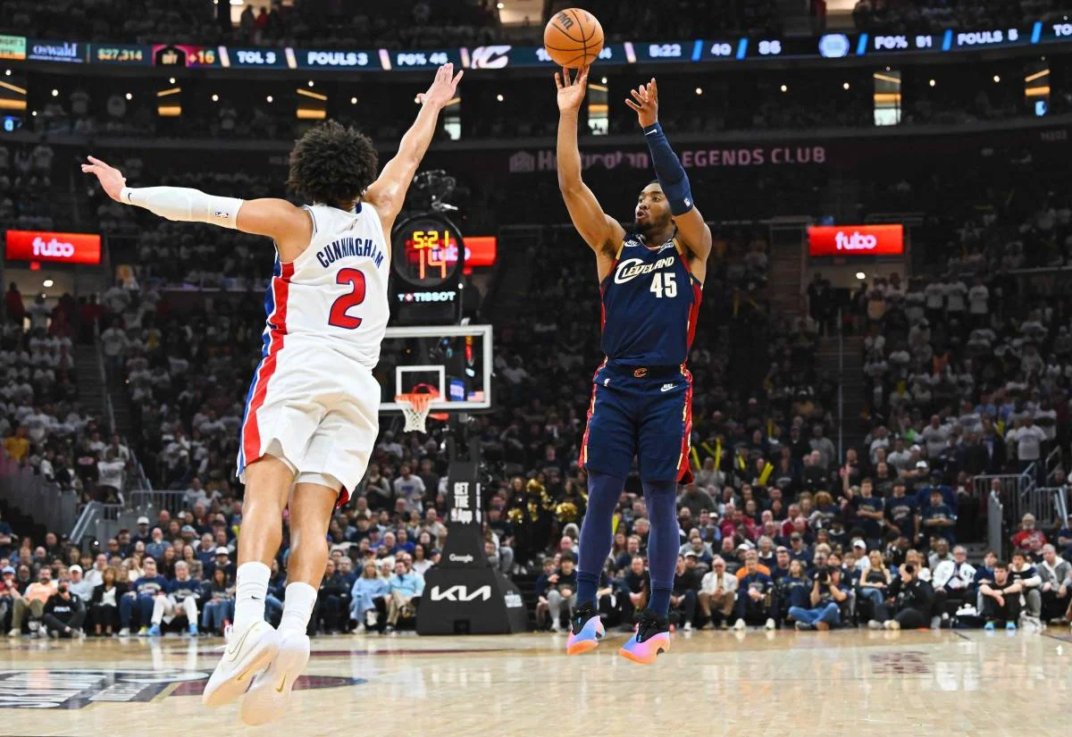 Mitchell Nagsagawa ng 39 Puntos sa Ikalawang Kalahati, Tinali ng Cavs ang Series Laban sa Pistons 112-103