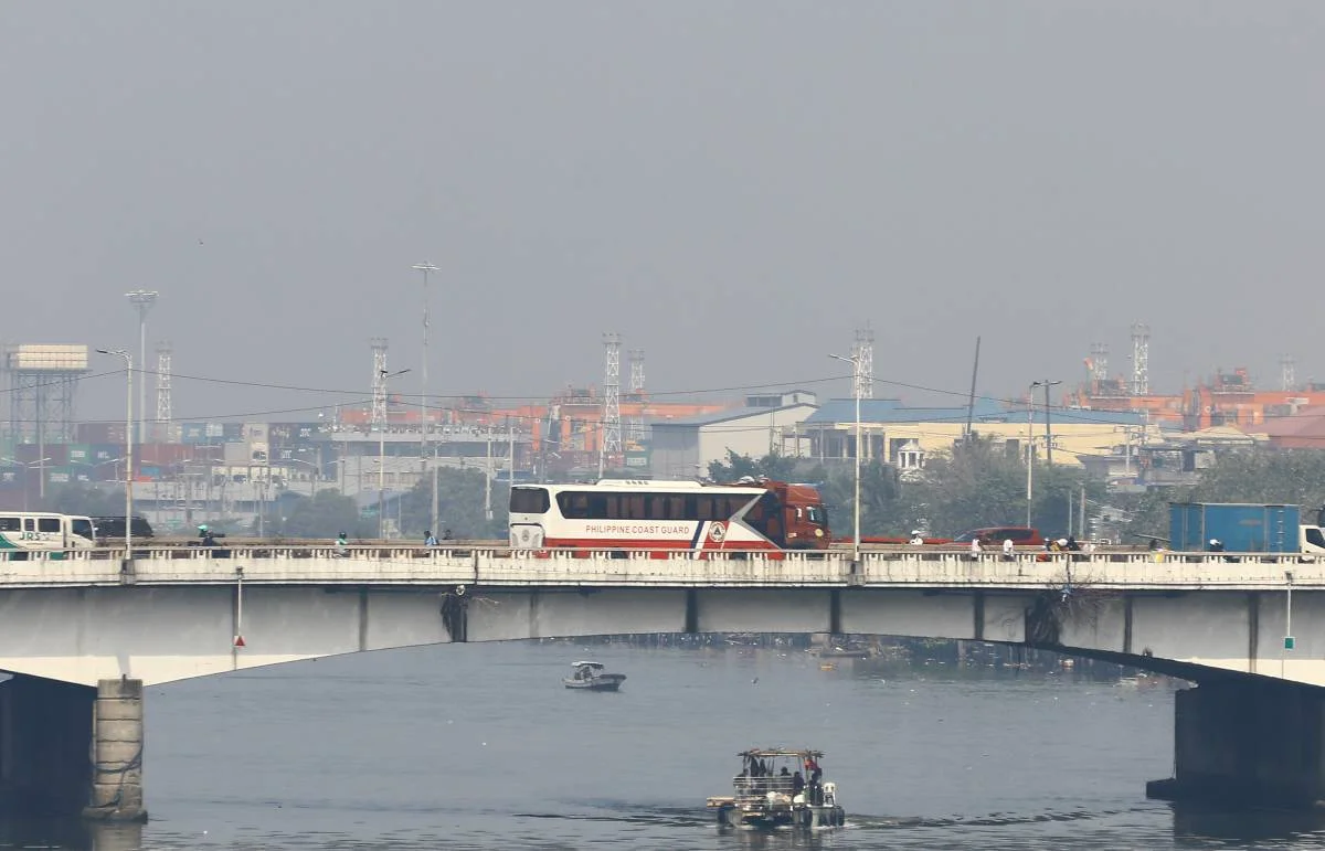 Sunog sa Navotas Landfill 79.6% Na Kontrolado, Iniulat ng Ahensya ng Metro Manila