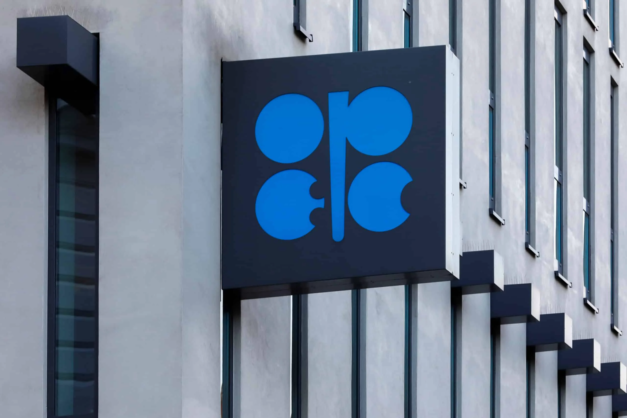 Inanunsyo ng mga Bansa ng OPEC+ ang Katamtamang Pagtaas sa Produksyon ng Langis