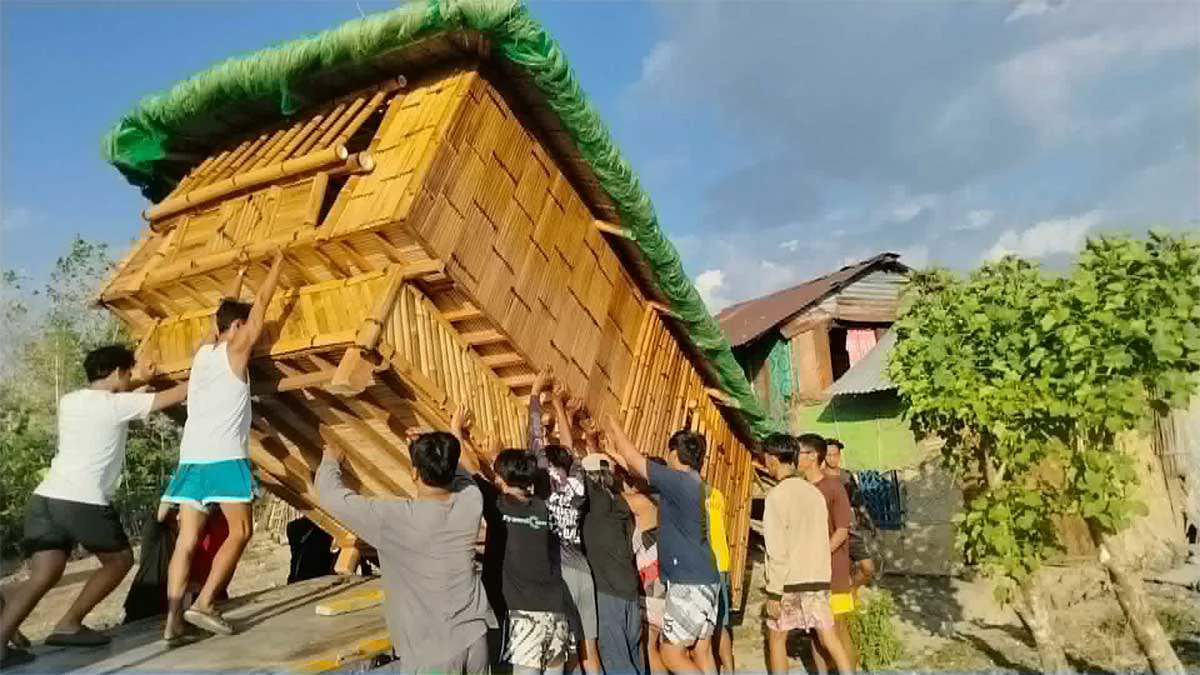 Nagbigay ng Bagong Nipa Hut ang Bayan ng Pangasinan sa Anim na Pamilyang Nangangailangan