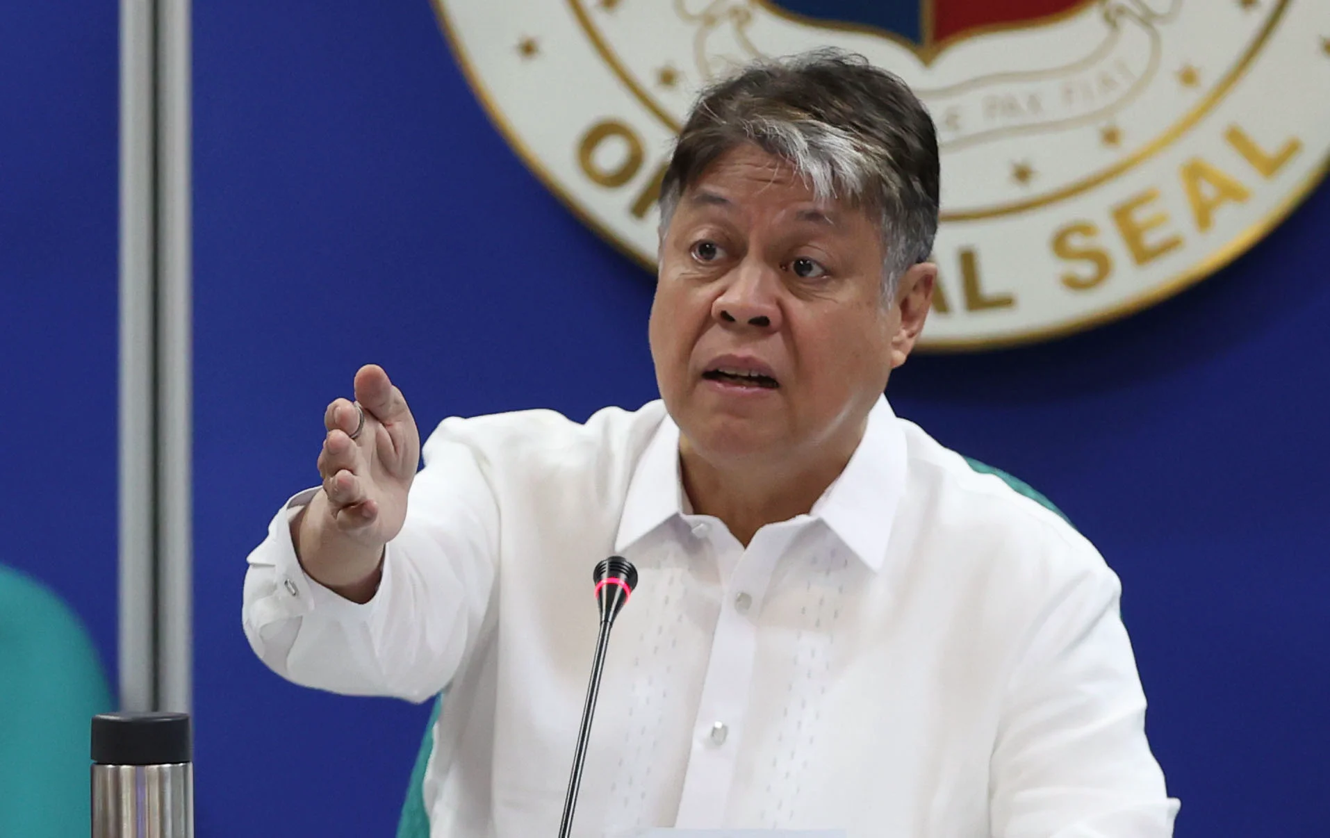 Pangilinan Hinamon si Padilla Tungkol sa Banta ng Reklamo sa Etika