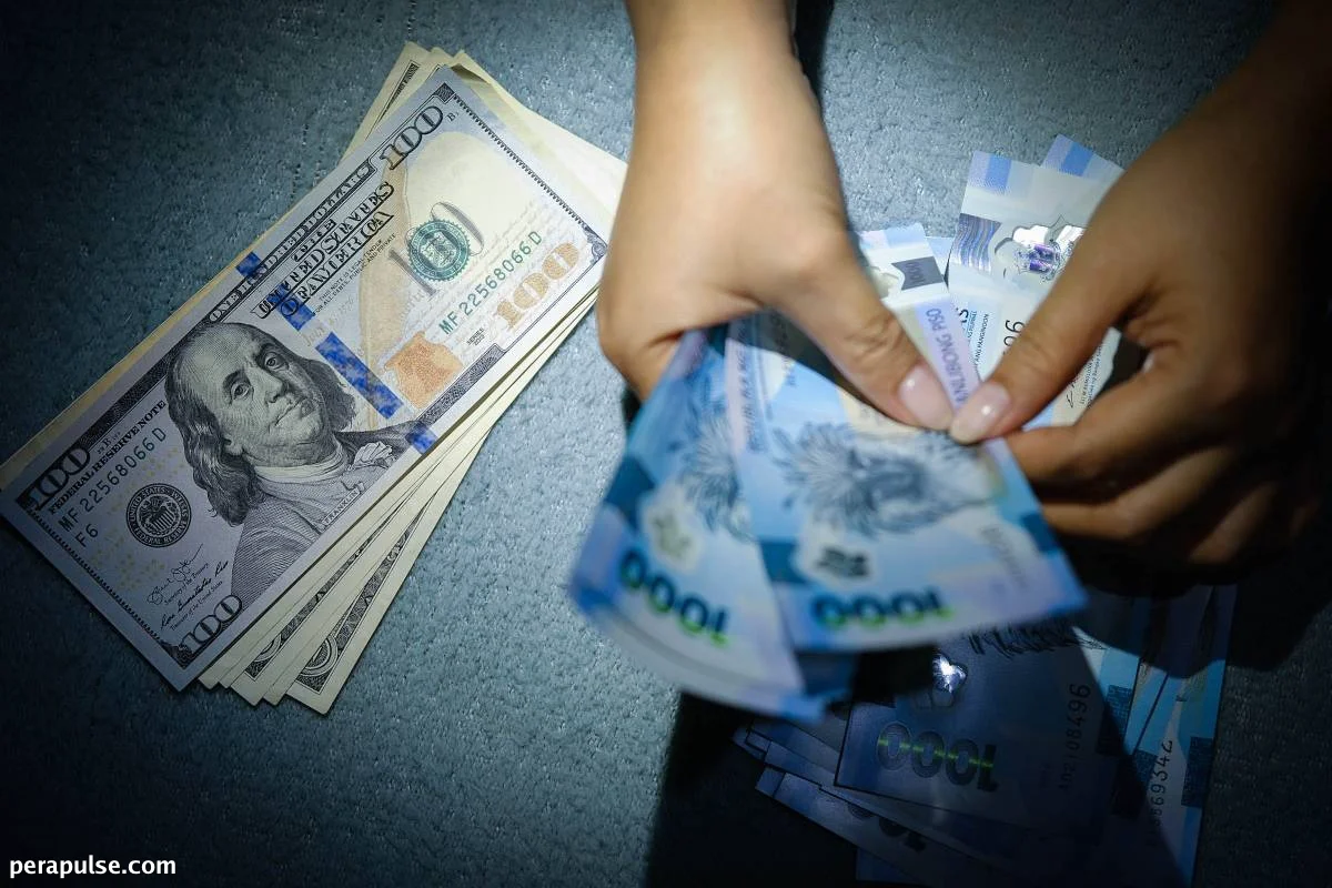 Inaasahang Humina ang Piso sa P64:$1 Dahil sa mga Pagsubok sa Ekonomiya