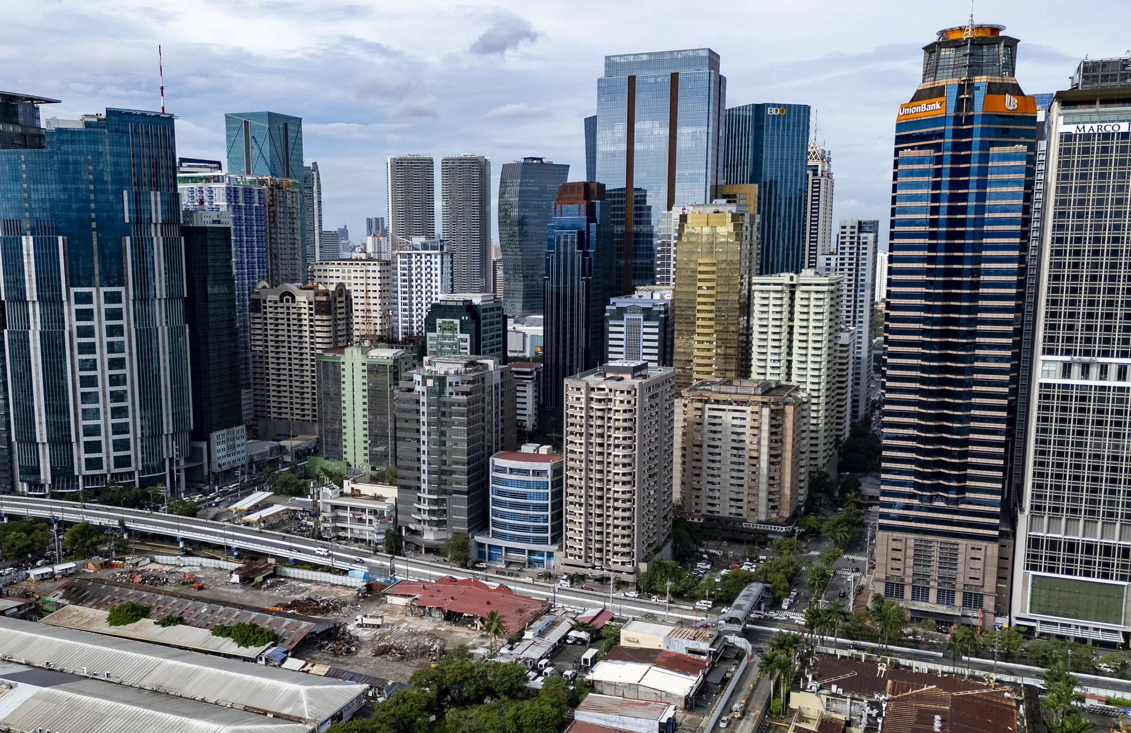 Philippine Economy Grows 3.4% in Q1 Amid Fragile Recovery