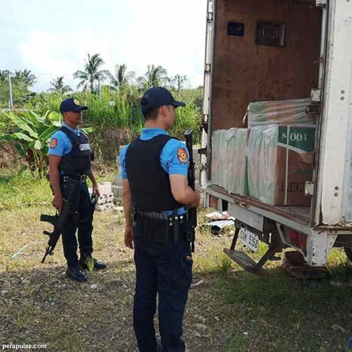 Nakuha ng Pulisya ang 1,100 Reams ng Sigarilyo mula sa Abandonadong Truck sa Kabankalan