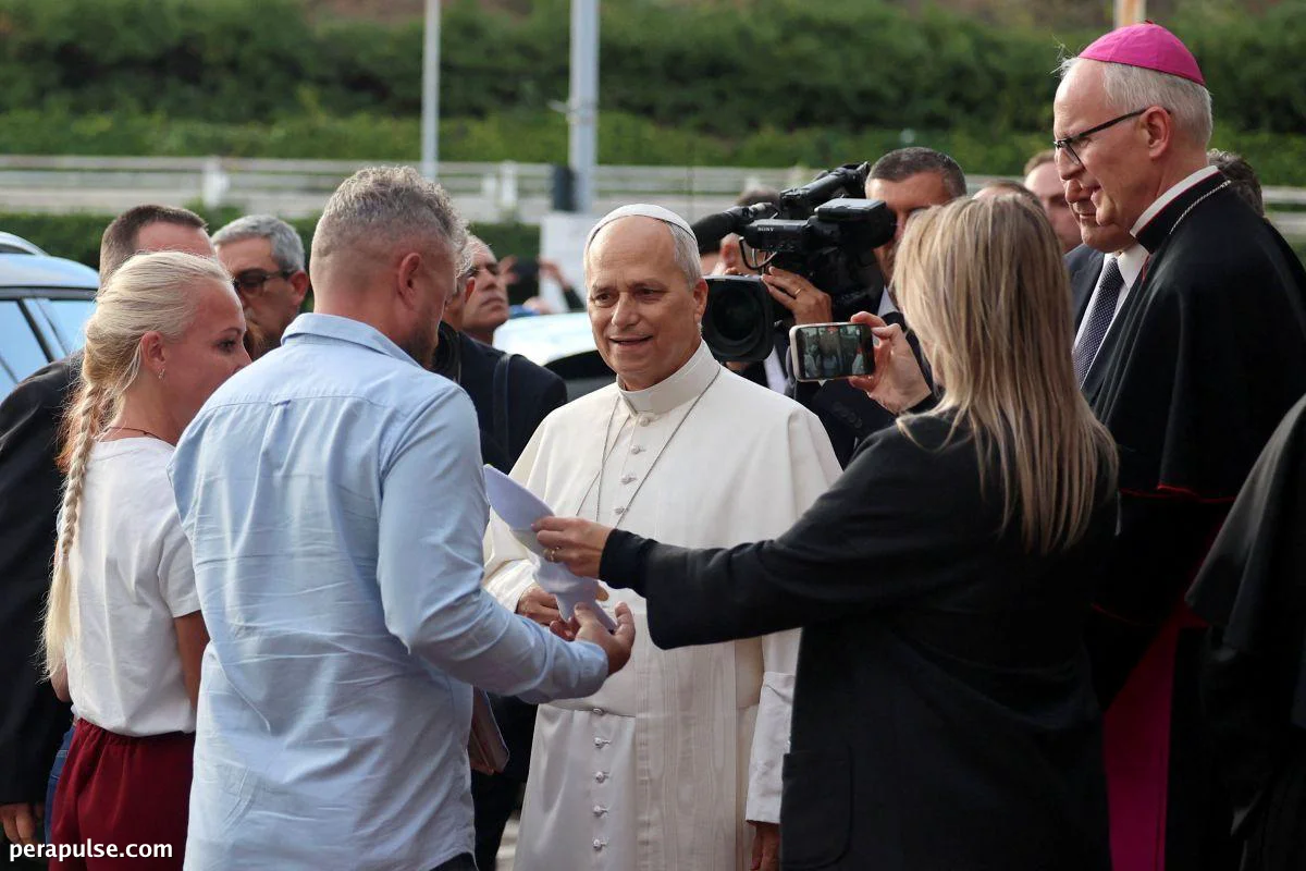 Pope Leo Returns to Vatican Four Days After Lung Cancer Surgery