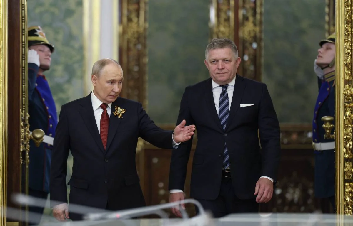 Pinatak ni Putin ang Punong Ministro ng Slovakia na si Fico sa Kremlin sa Gitna ng Pagdiriwang ng Araw ng Tagumpay