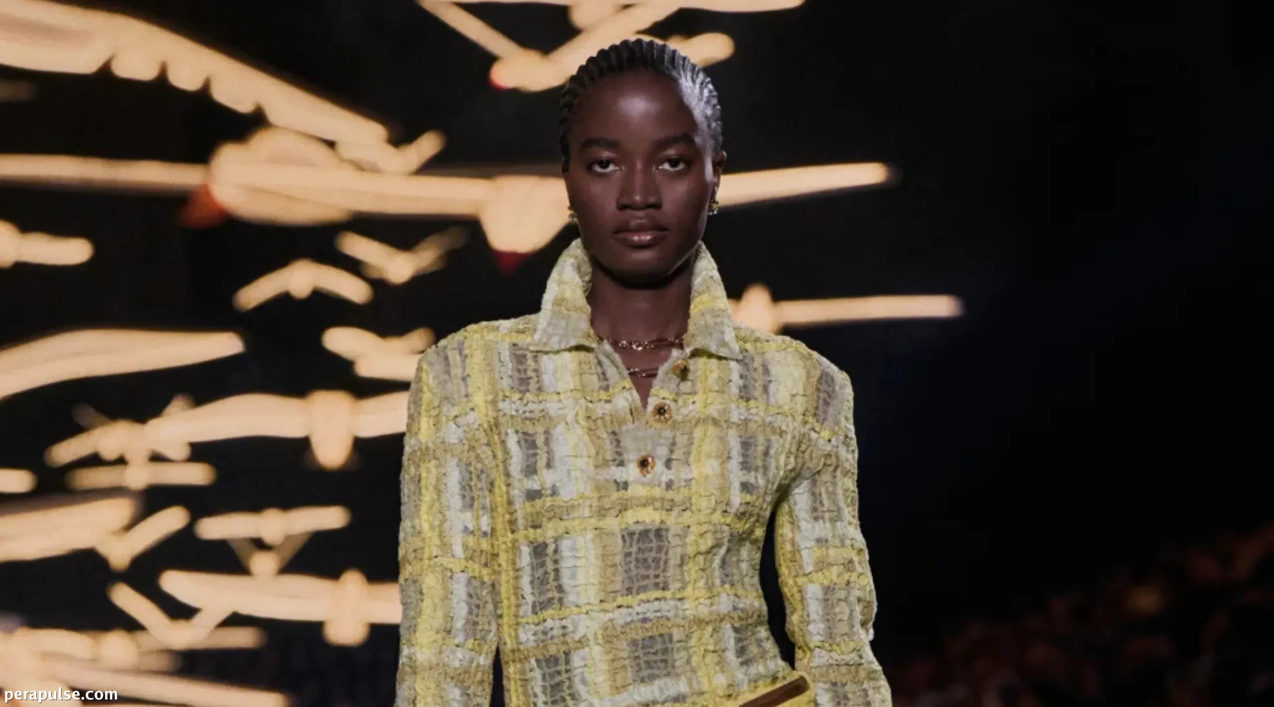Ang Paglalakbay ni Rachel Ojuromi mula sa TikTok Fame patungo sa Runway ng Chanel