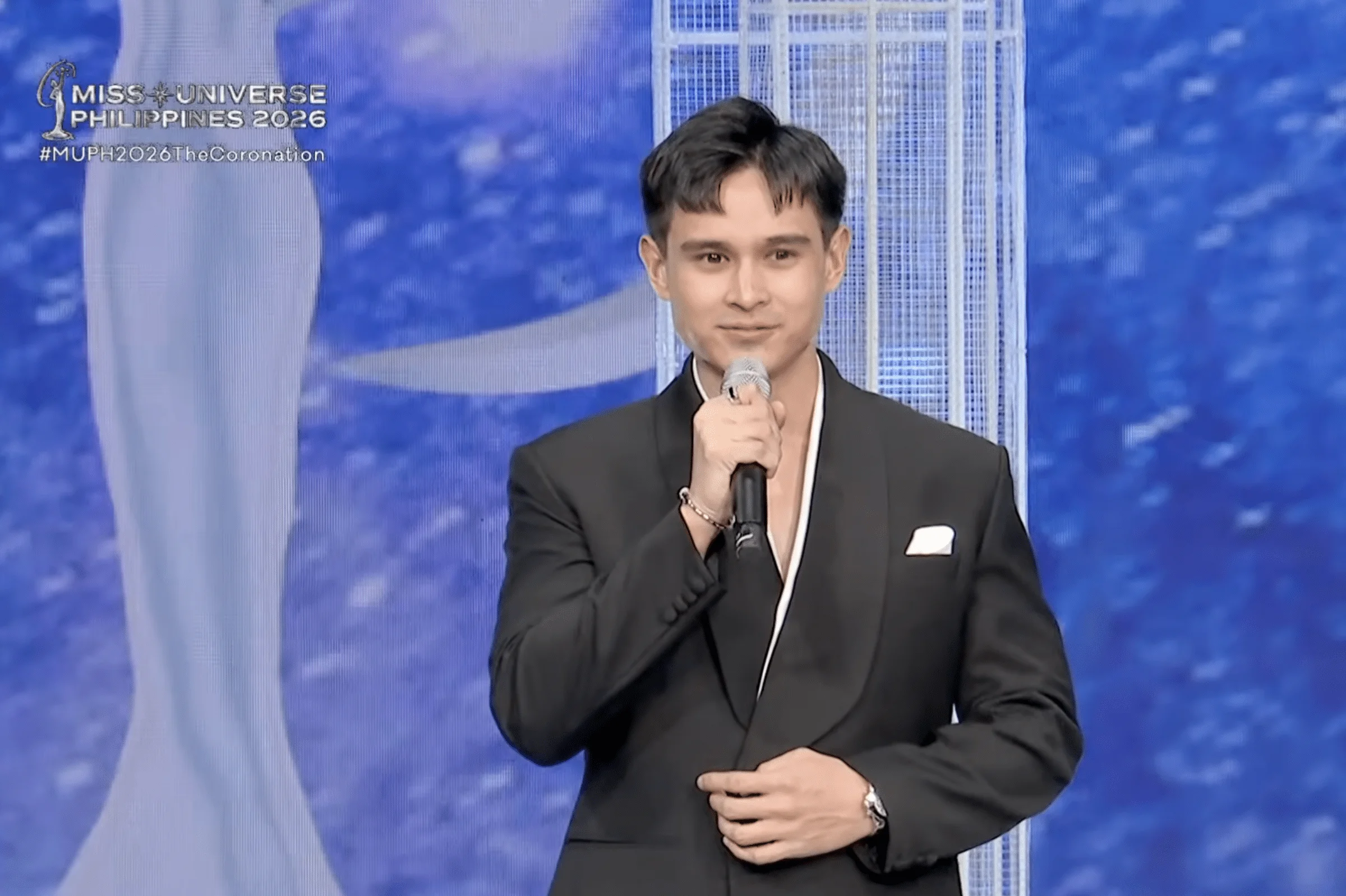 Ralph de Leon Kumikislap Sa Kabila ng Tech Glitch sa Miss Universe Philippines 2026