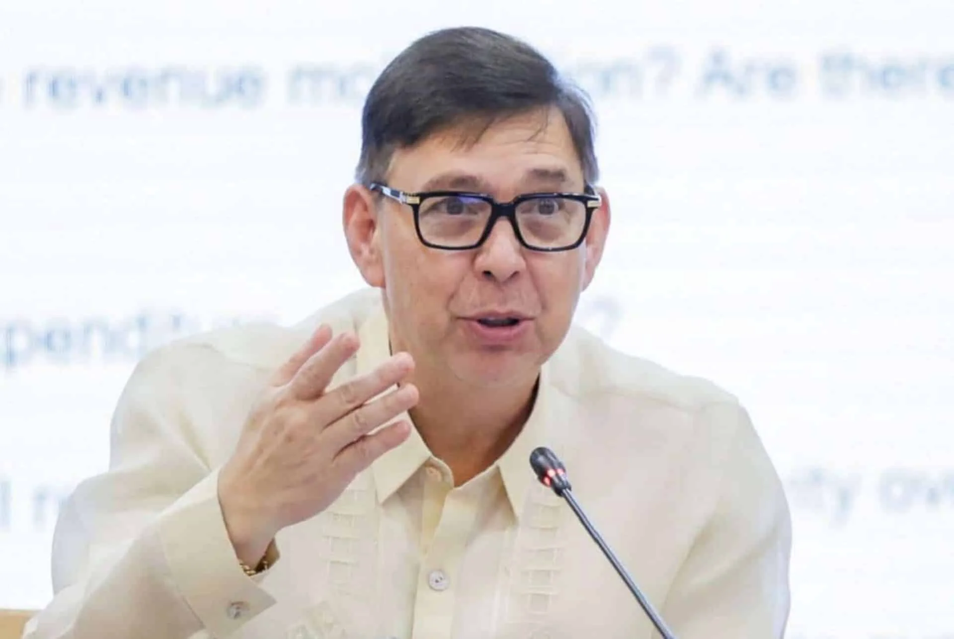 Inakusahan ni Recto si Leviste ng Pagsuhol at Taktika ng Misinformasyon