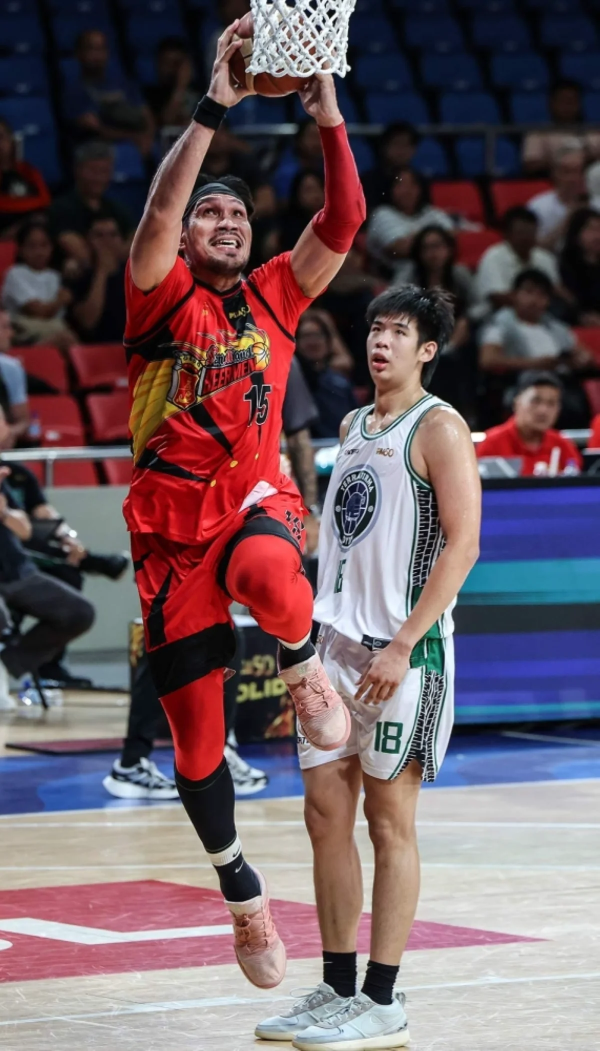 San Miguel Beer at Phoenix Maghaharap sa Mahalagang PBA Elimination Round Showdown