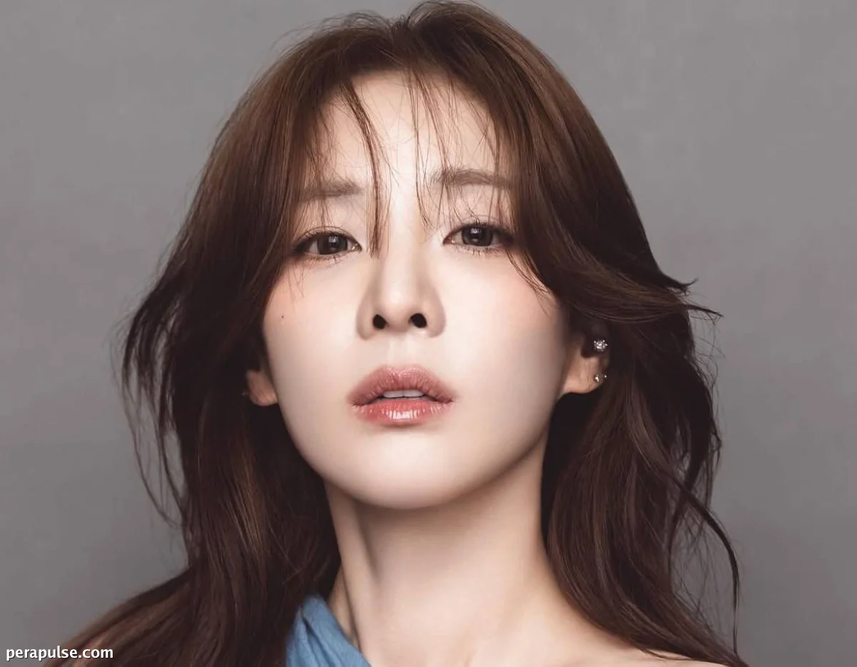 Inilunsad ni Sandara Park ang Independent Label na ARADNAS upang Hubugin ang Kanyang Sariling Karera